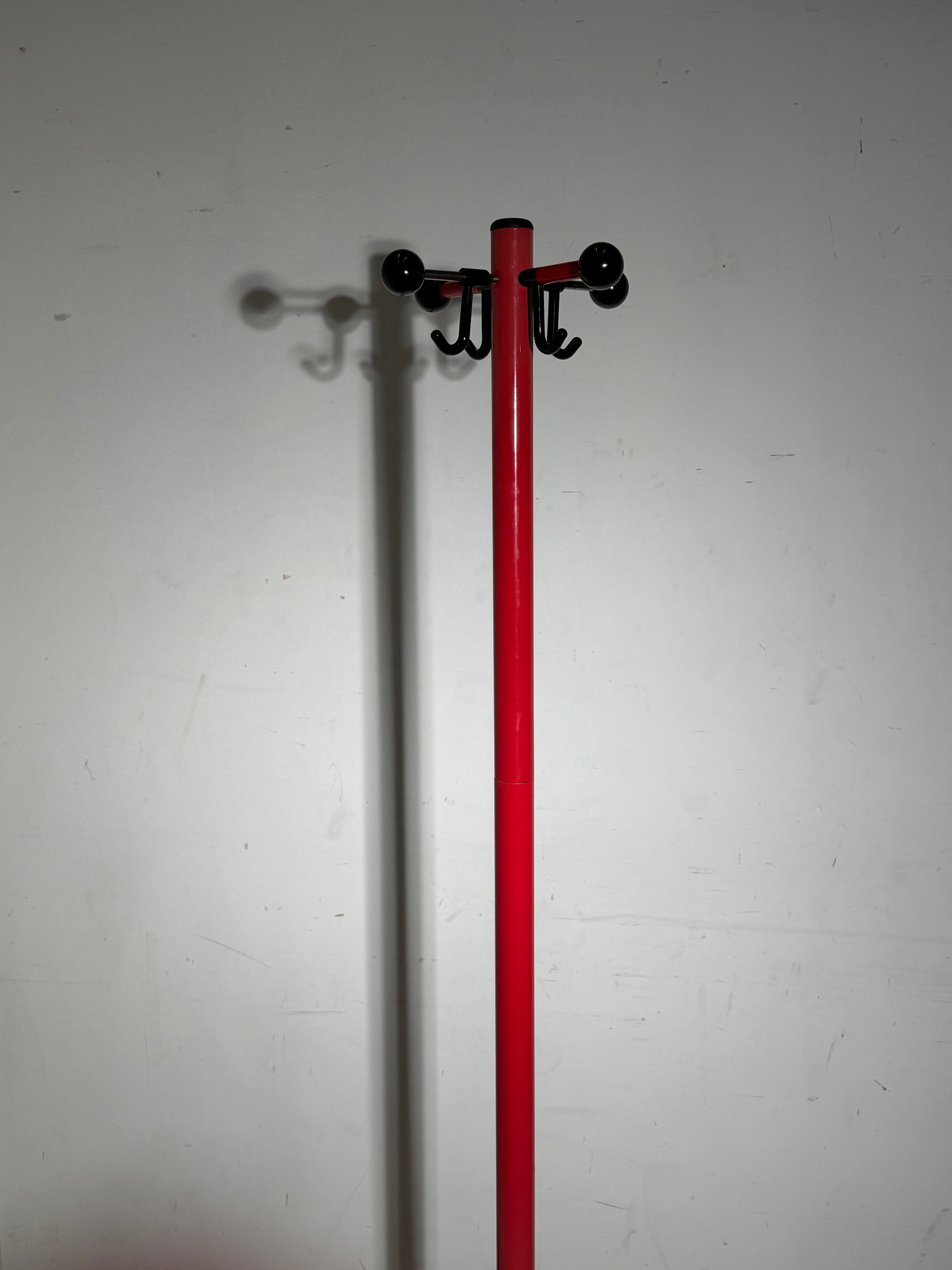 NEOLT Postmodern Coat Rack – Red – Umbrella Stand – 185 cm