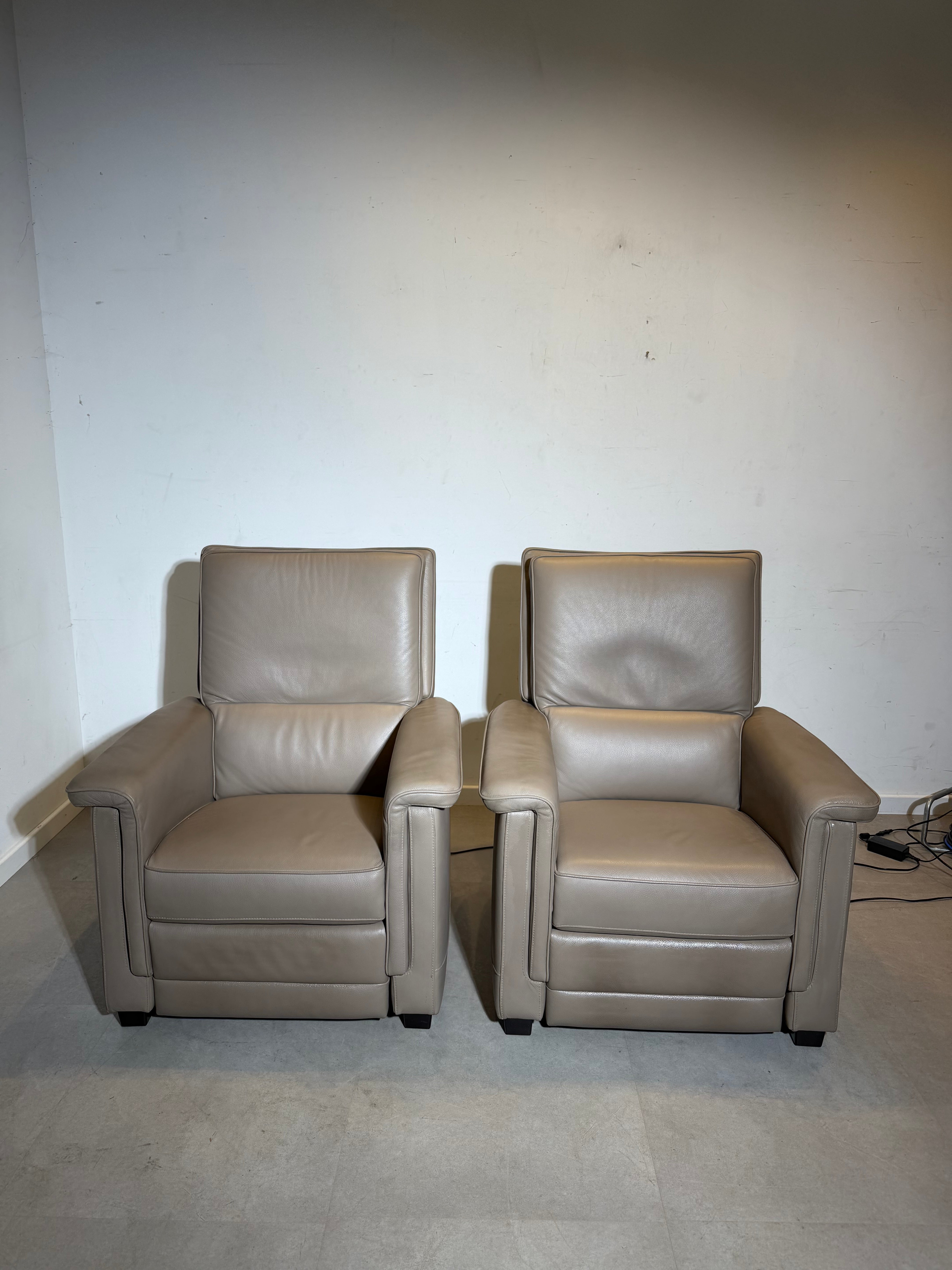 Set of 2 Electric Relax Armchairs in Taupe Leather – Adjustable Recline