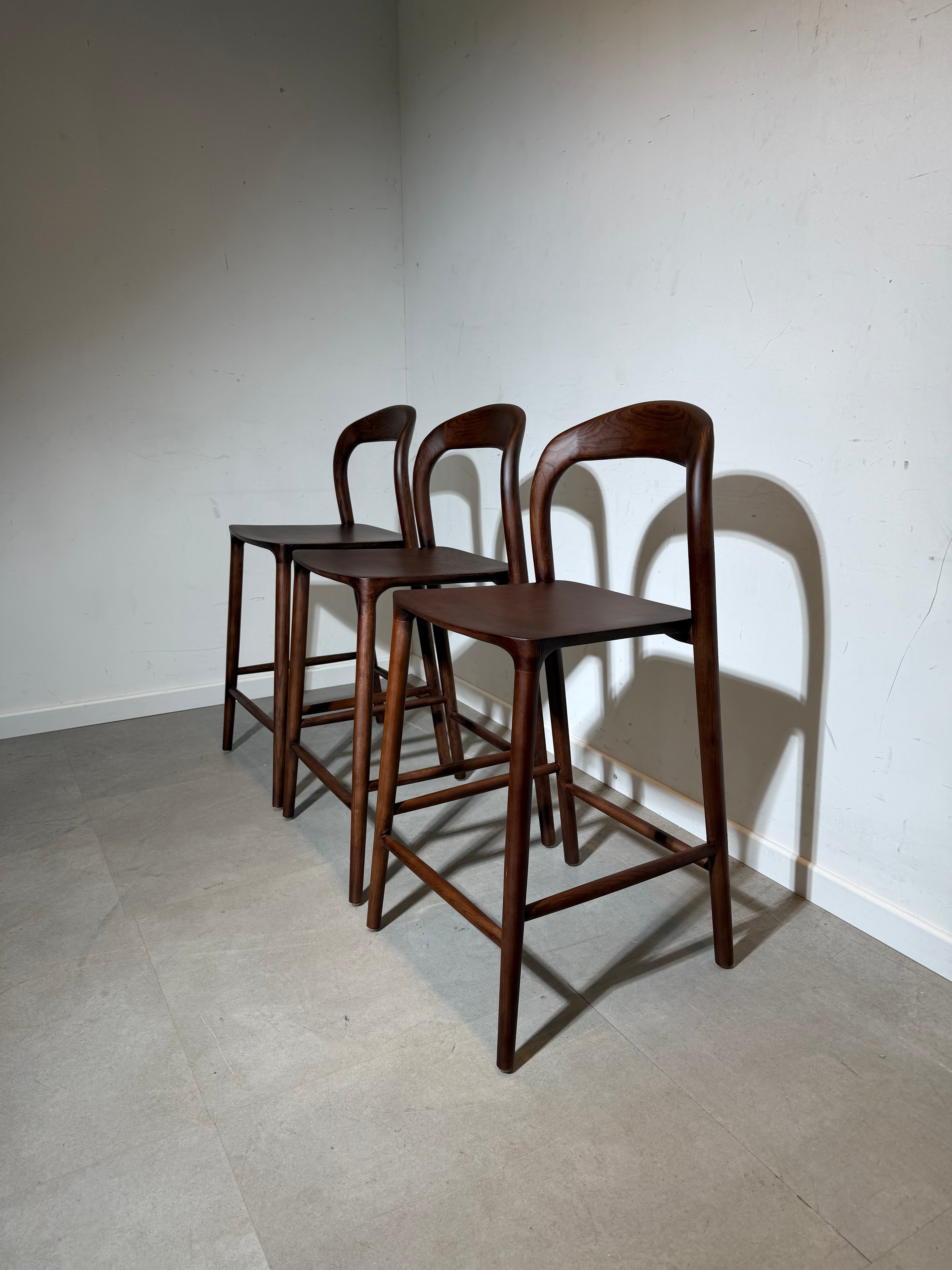 Chaise de bar Kyoto en noyer