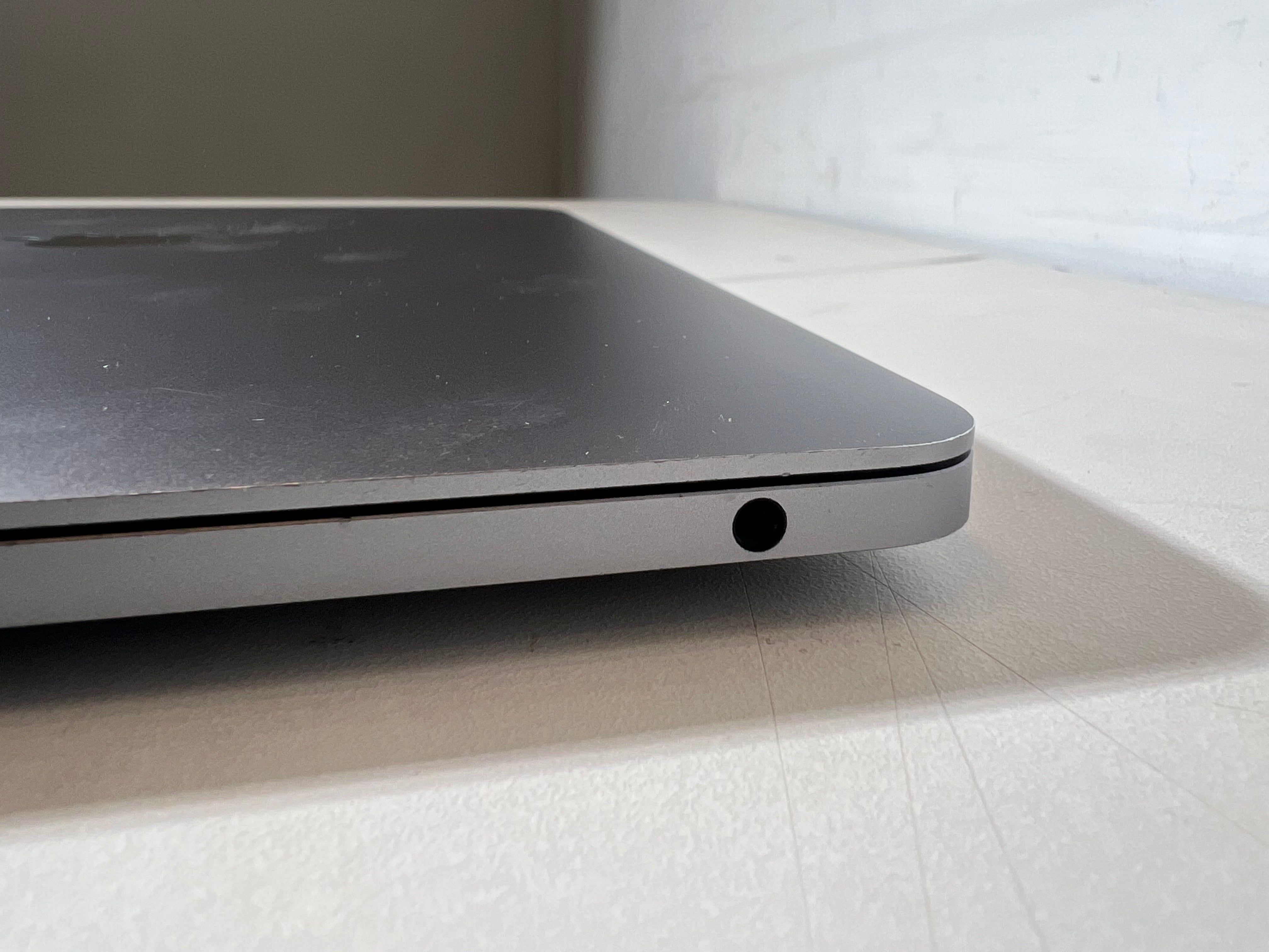 Apple MacBook Pro 13” M1 (2020) – Space Grey / Silver