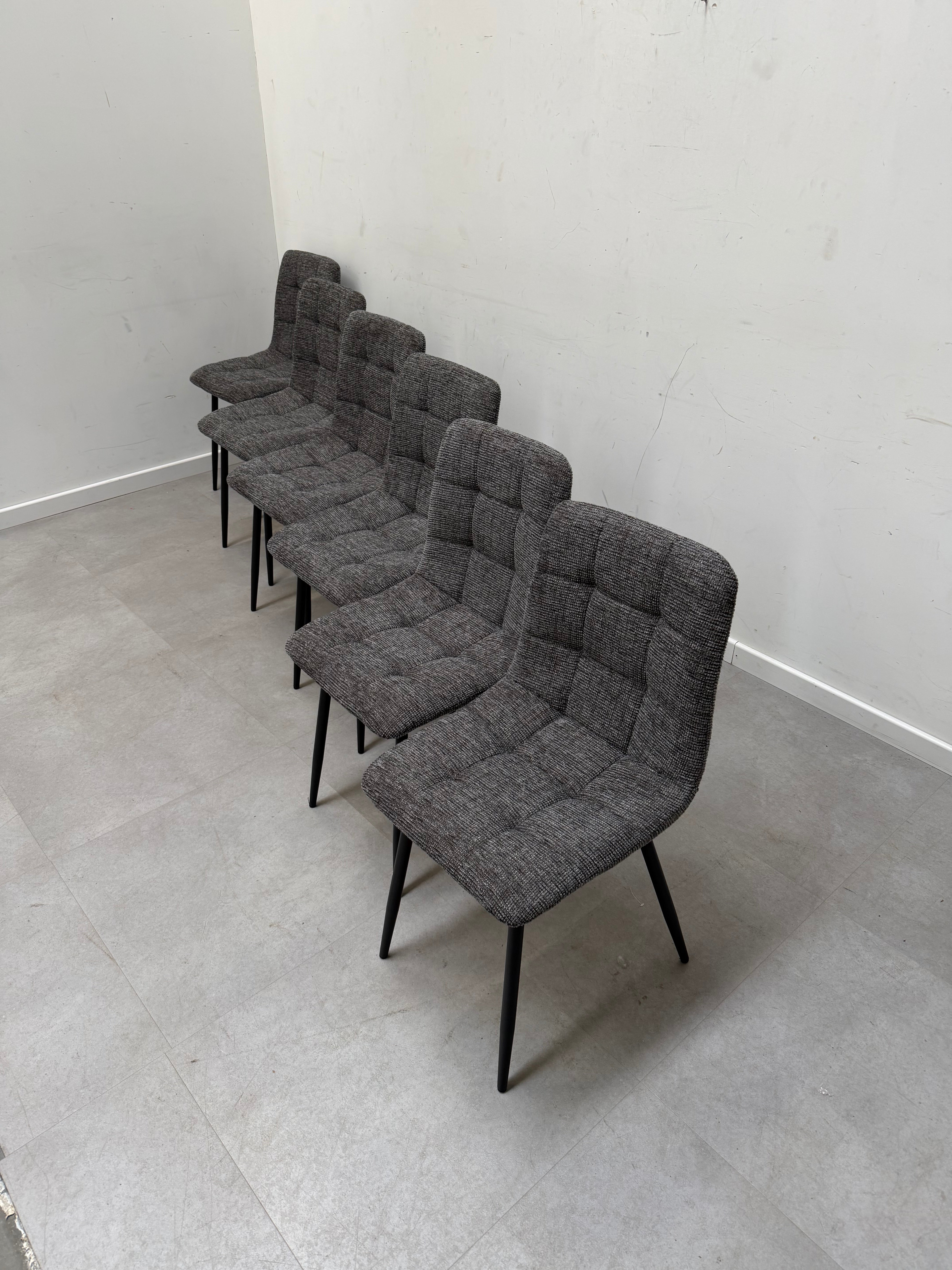 Chaise de salle à manger moderne rembourrée – Fin de stock