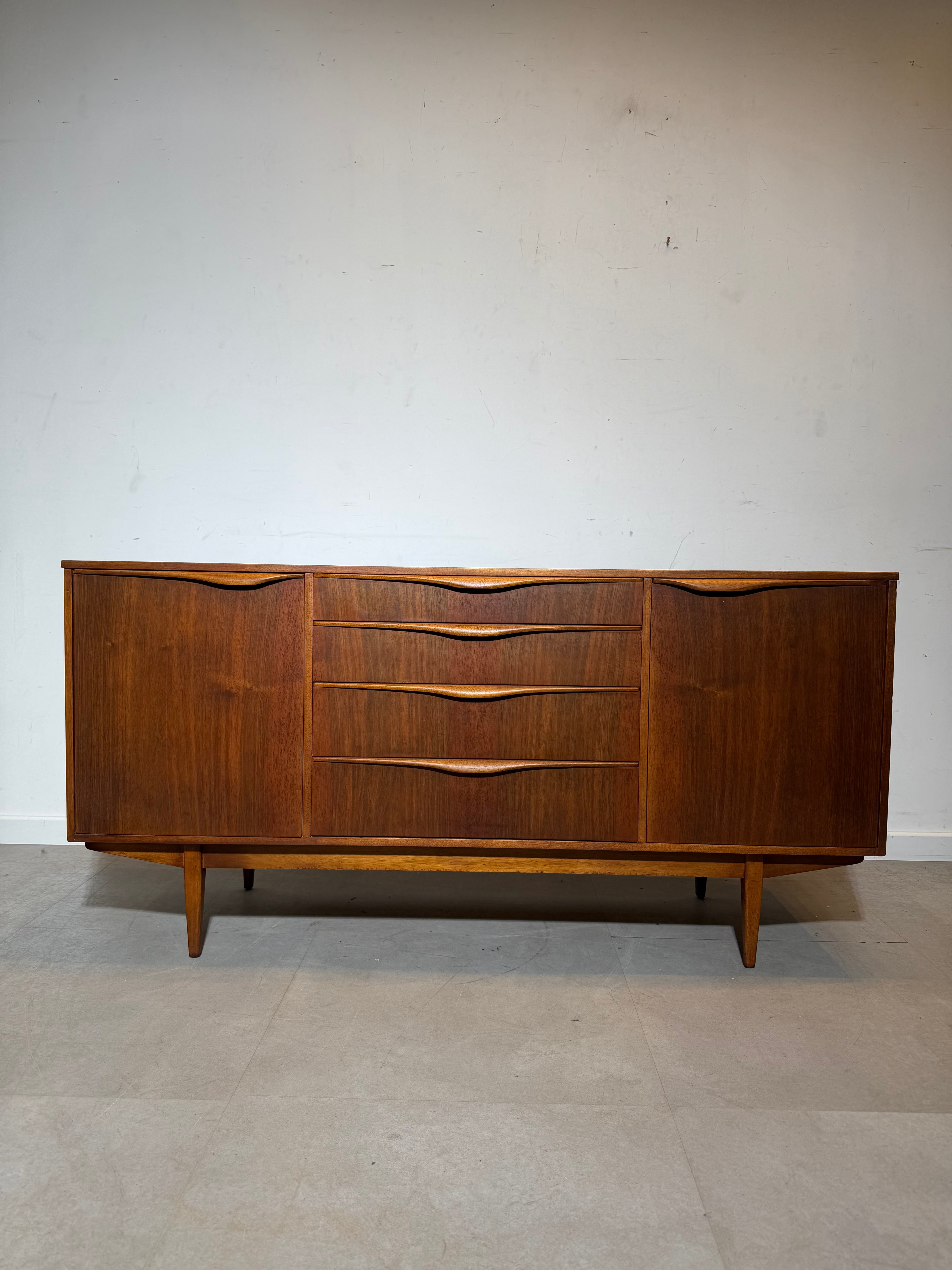 Buffet en teck Sutcliffe – Style moderne du milieu du siècle (Royaume-Uni, années 1960)