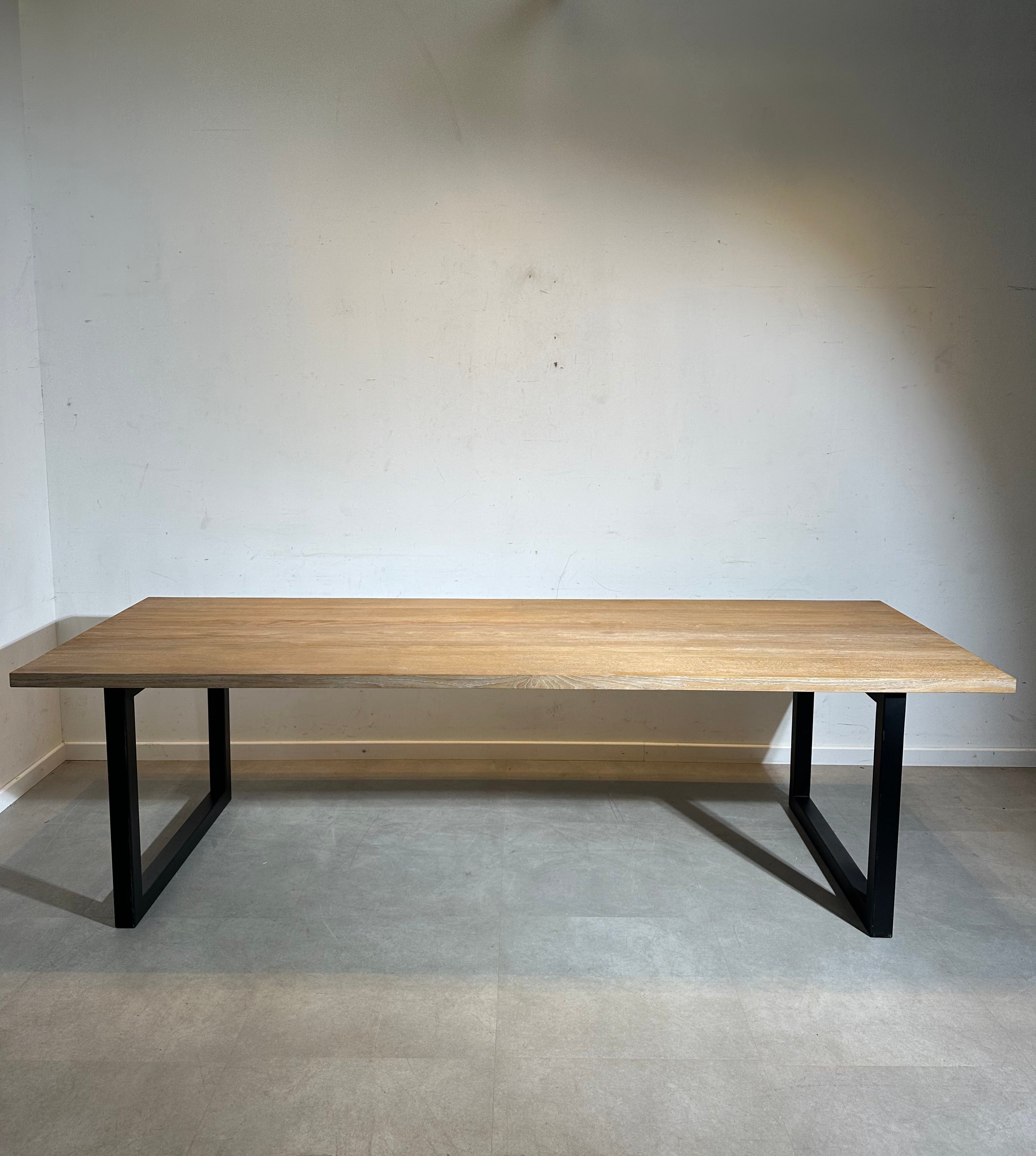 Grutman dining table – solid oak top 270 cm