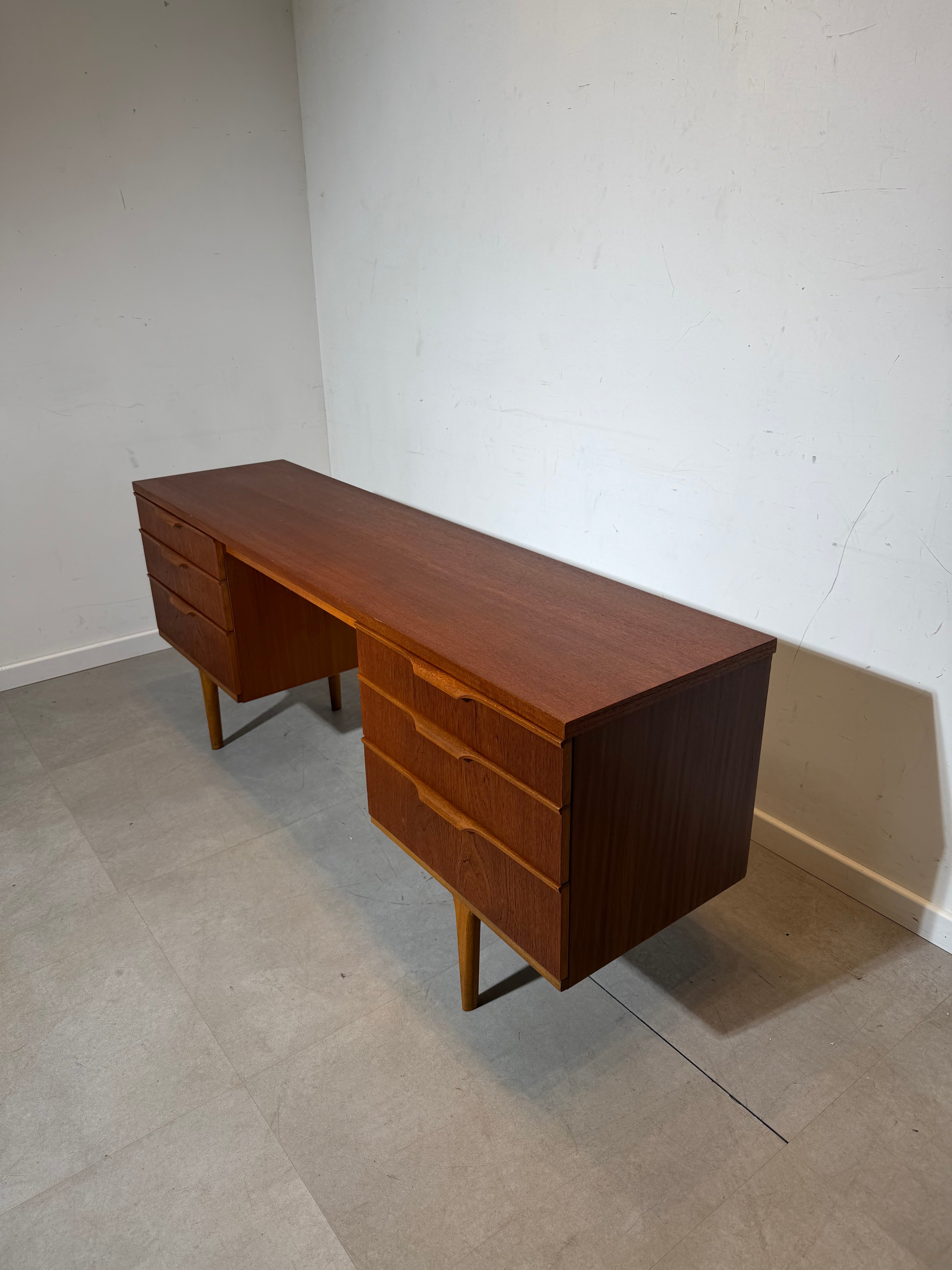Bureau vintage Austinsuite en teck – Style moderne du milieu du siècle (Royaume-Uni, années 1960)