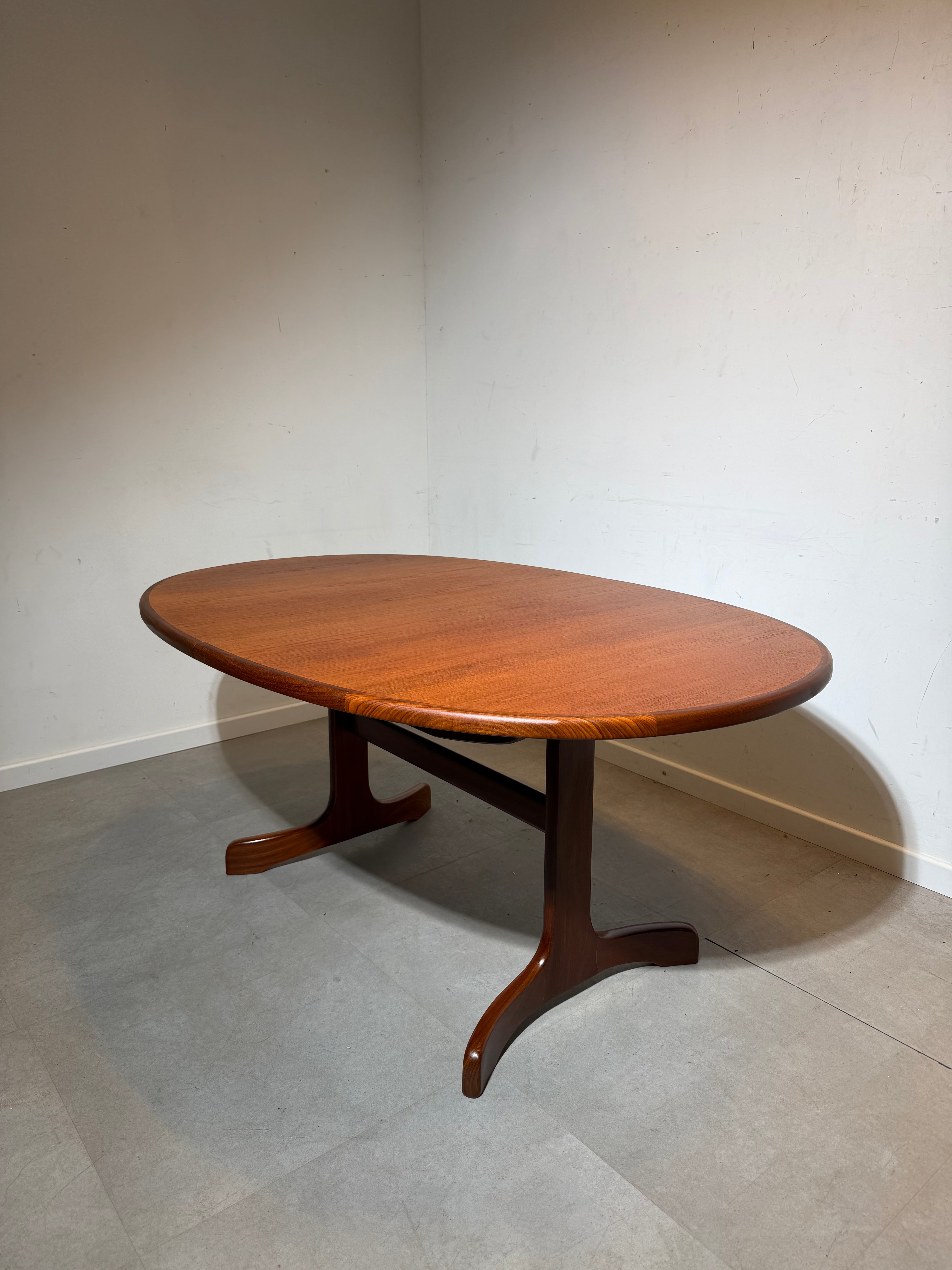 G-Plan “Whale Tail” Extendable Dining Table – Teak (1960s)