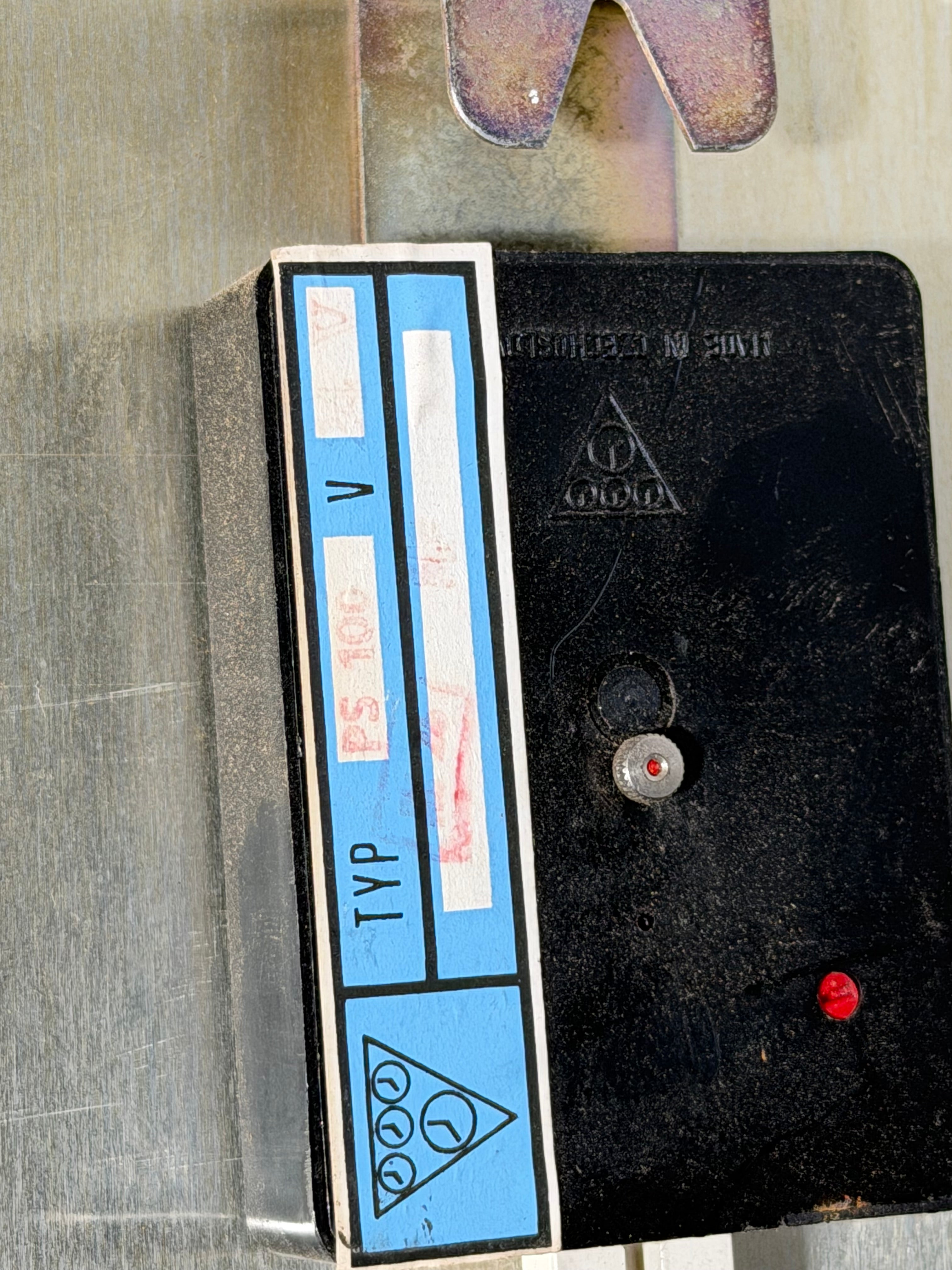 Horloge industrielle tchèque « Pragotron »