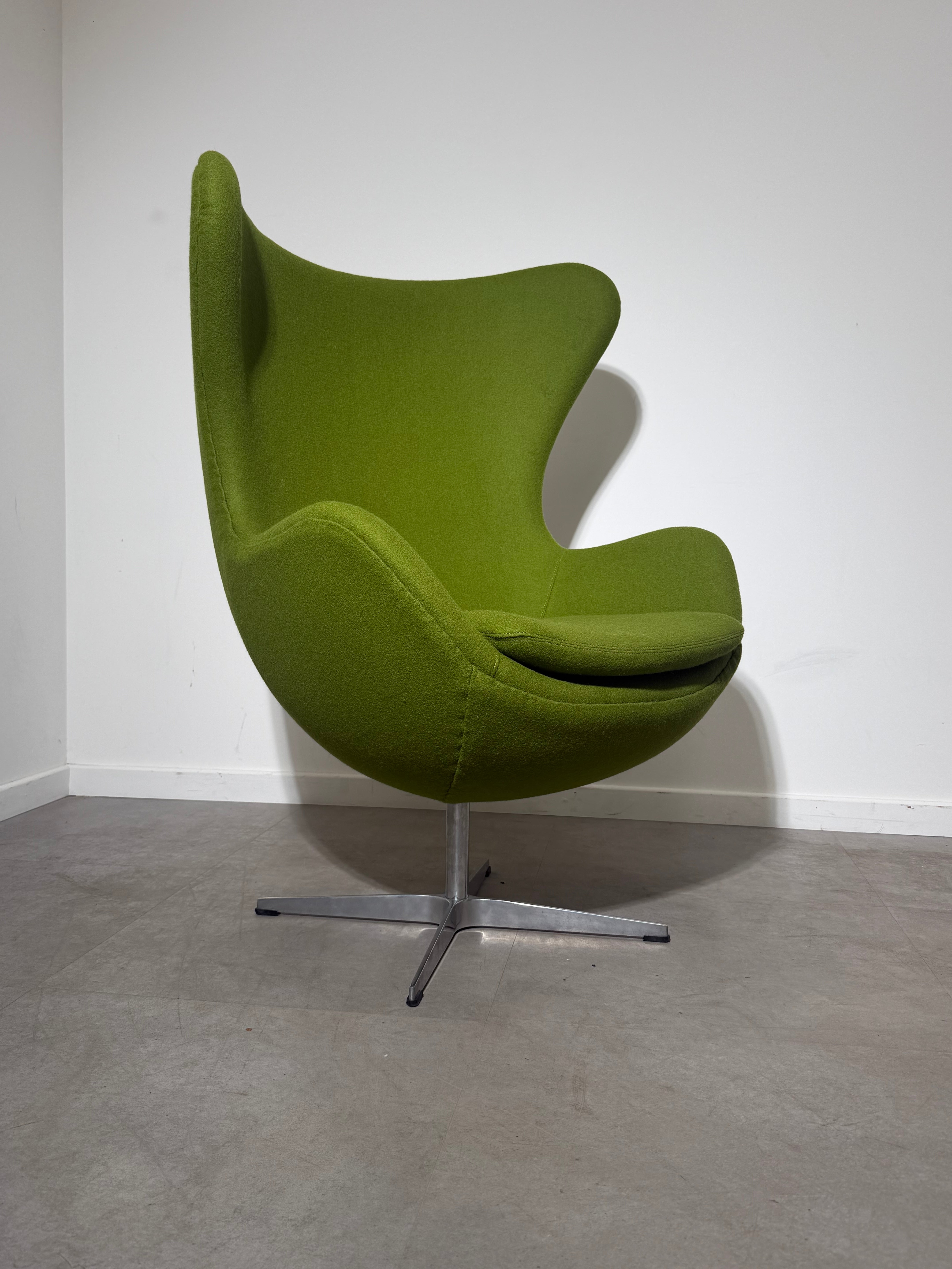 Egg Chair Replica – Newly Upholstered | Swivel Lounge Chair