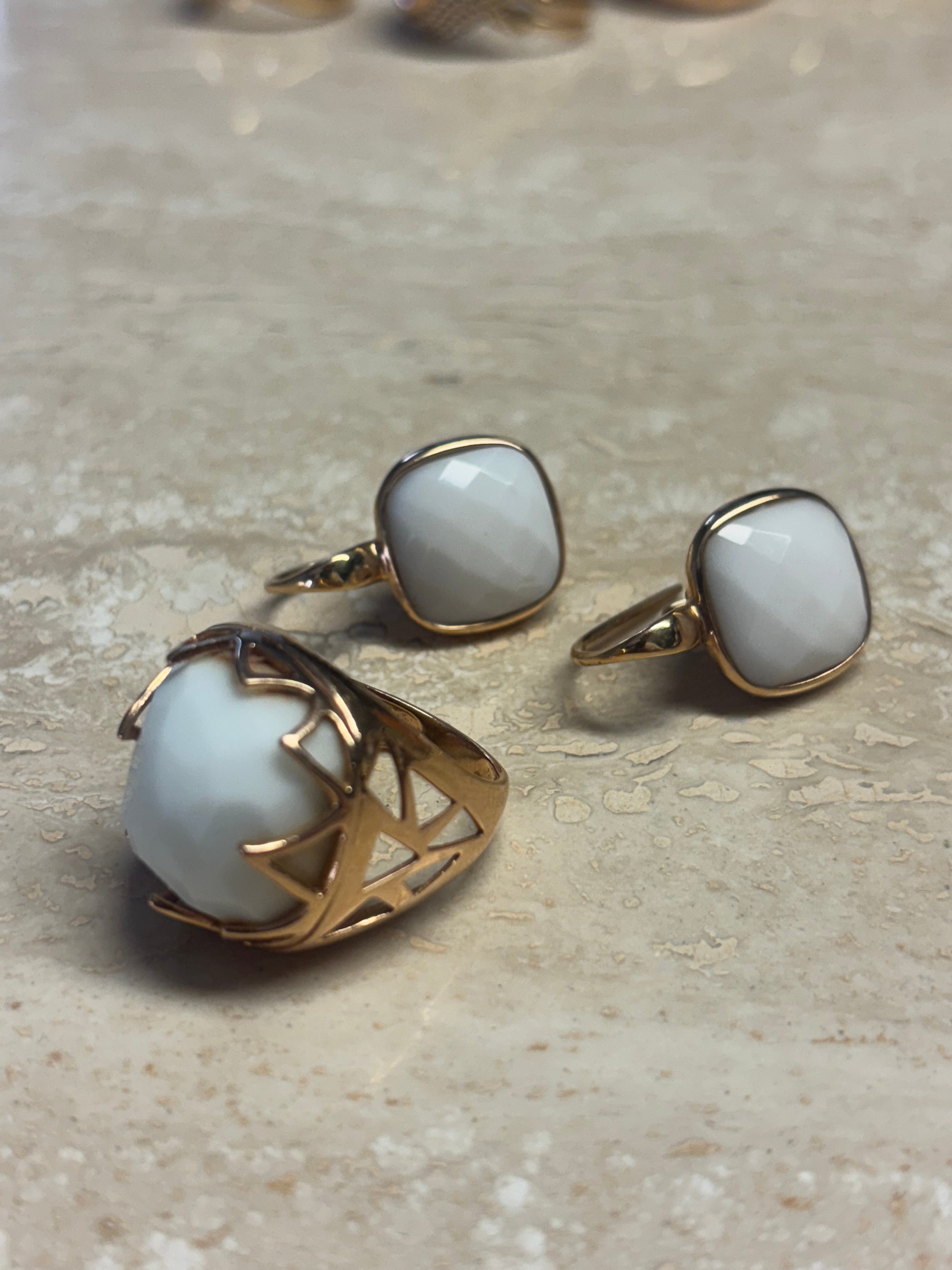 18 kt Gold Ring & Earrings Set with White Sapphire – With Certificate