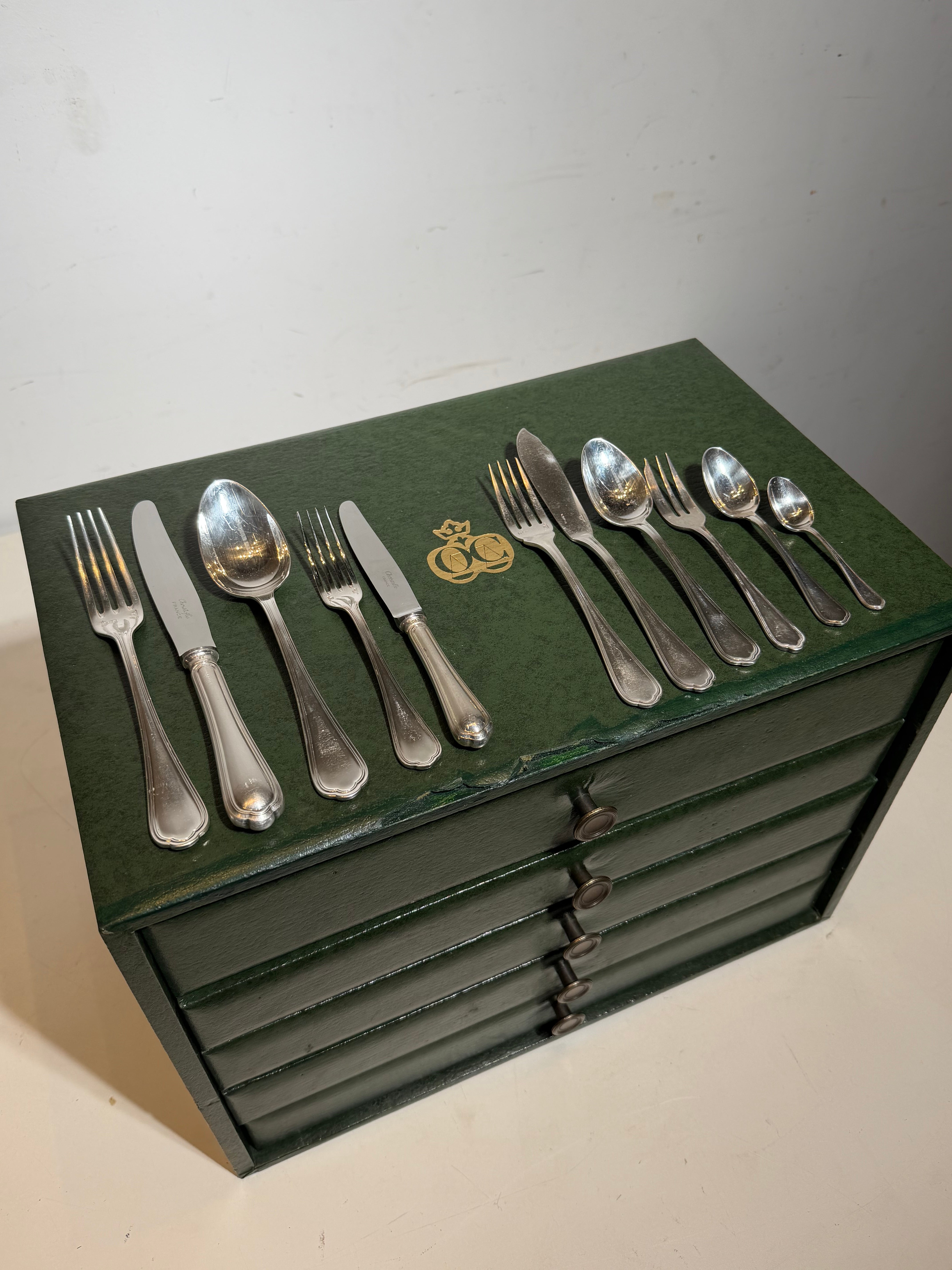 Christofle “Spatours” verzilverd bestekset – 144 stuks
 met originele anti-oxidatie opbergkist