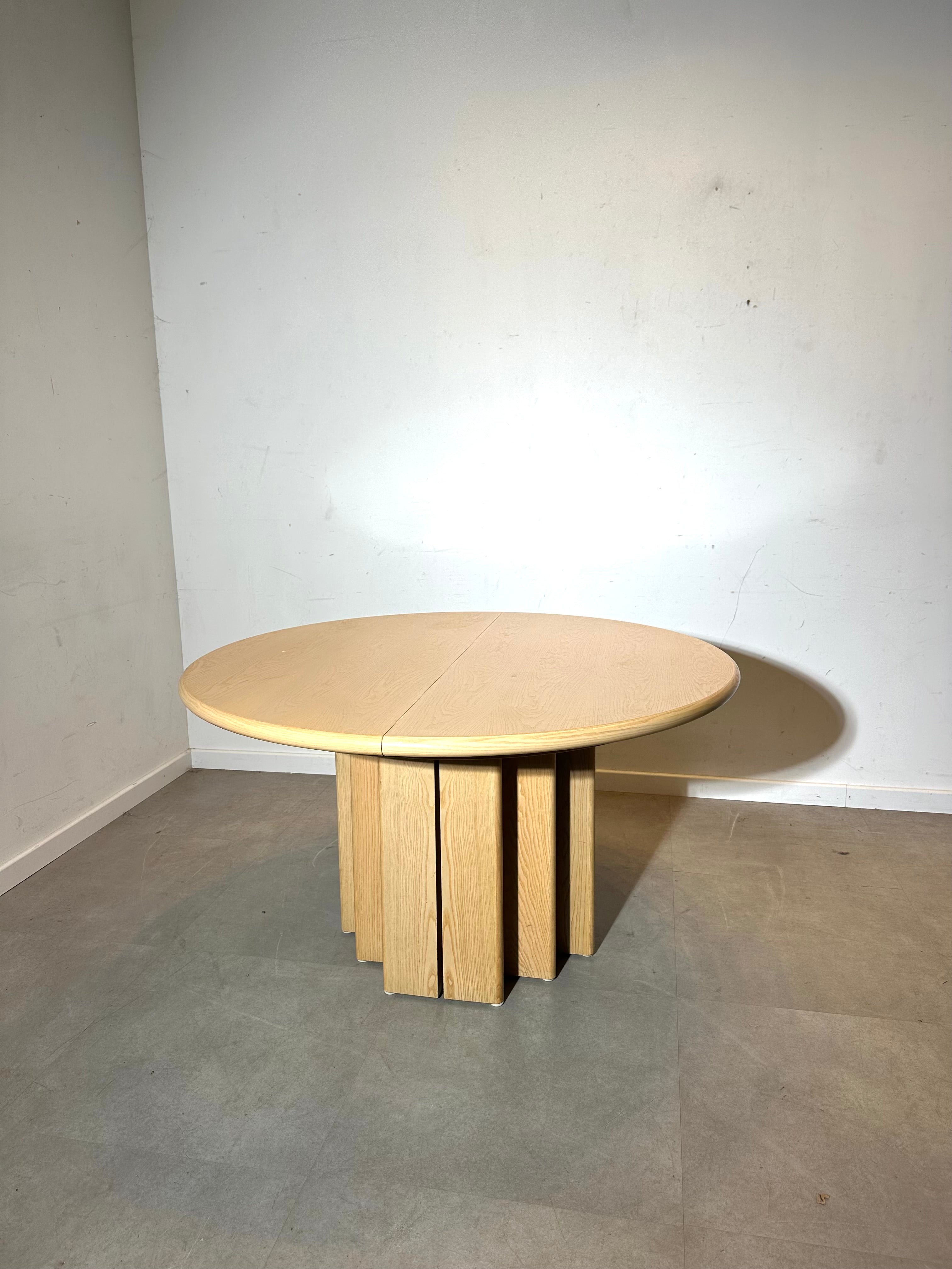 COR Sculpturale eikenhouten eettafel