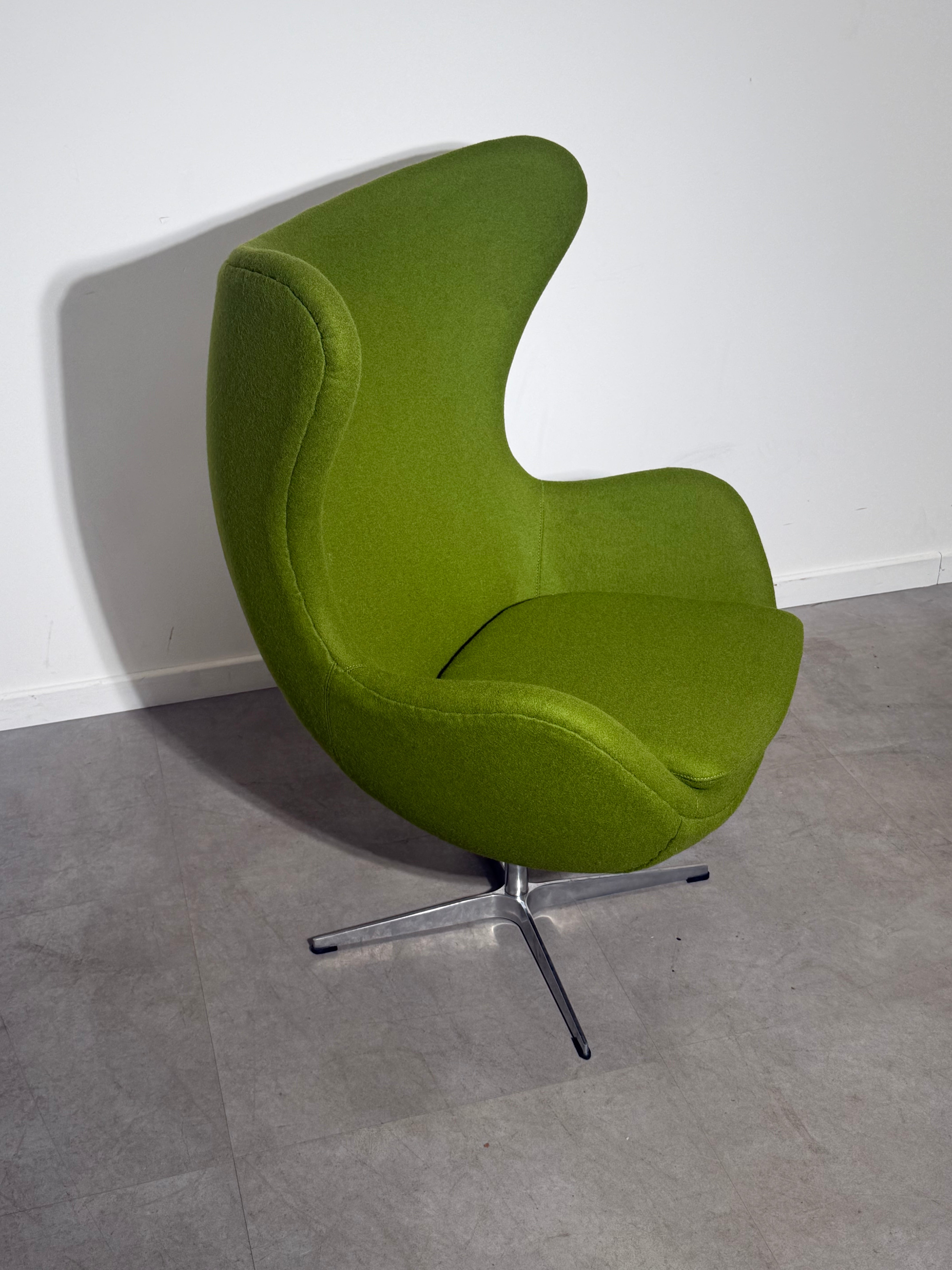 Egg Chair Replica – Newly Upholstered | Swivel Lounge Chair