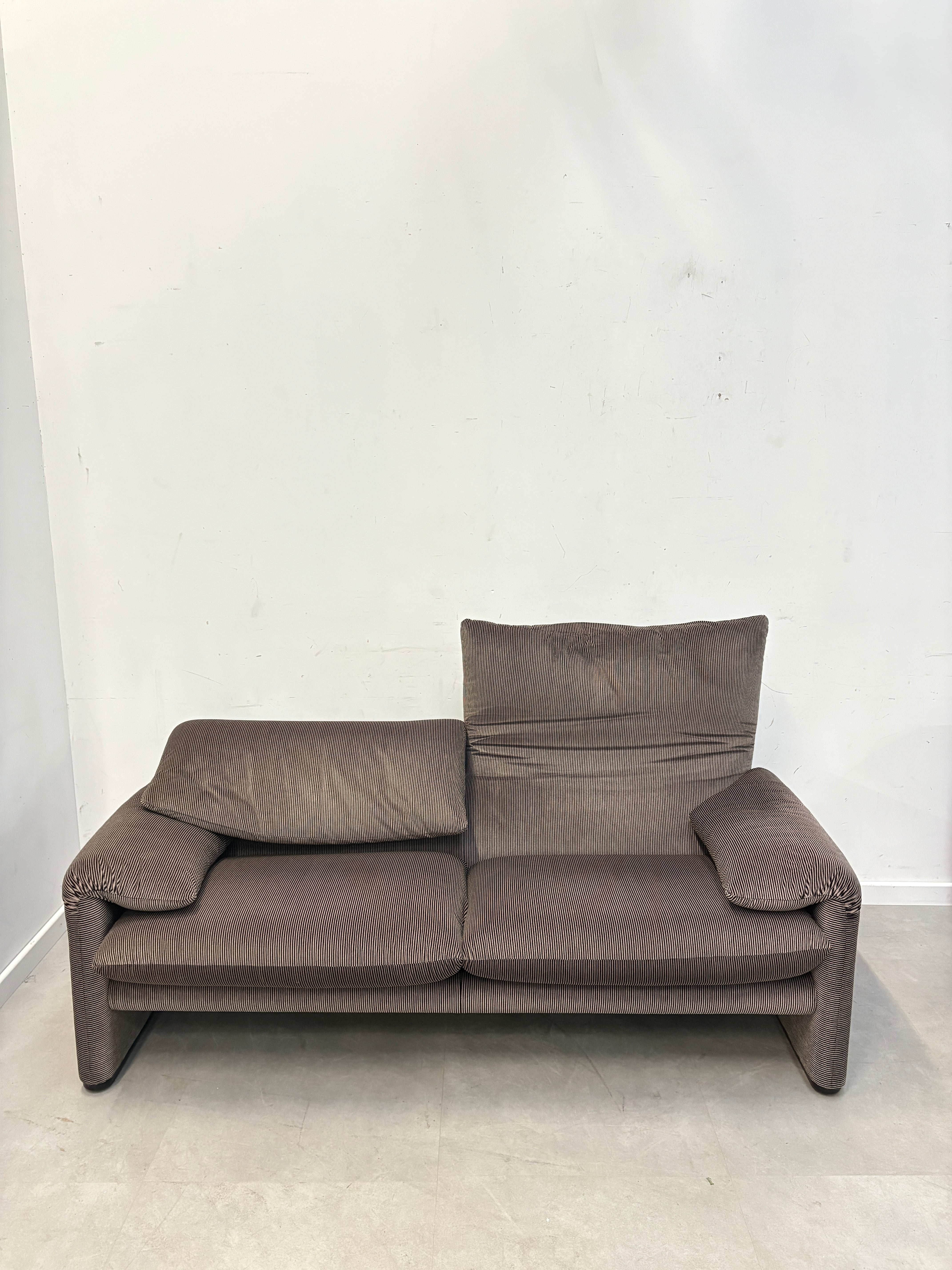 Cassina Maraluga 2,5 + 2 sofa set by Vico Magistretti