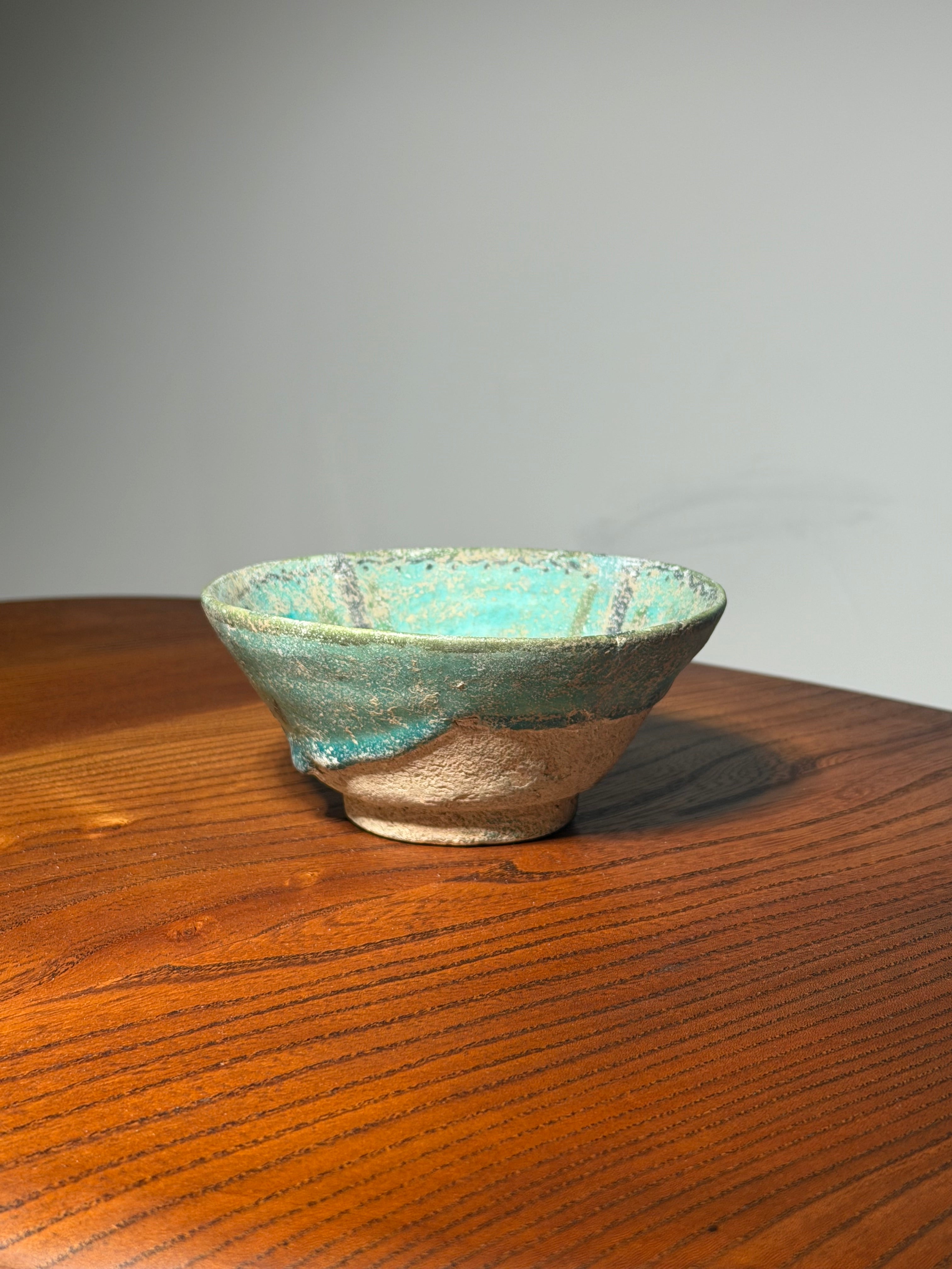Seljuk Turquoise Glazed Pottery Bowl – Eastern Iran, 12th–13th Century