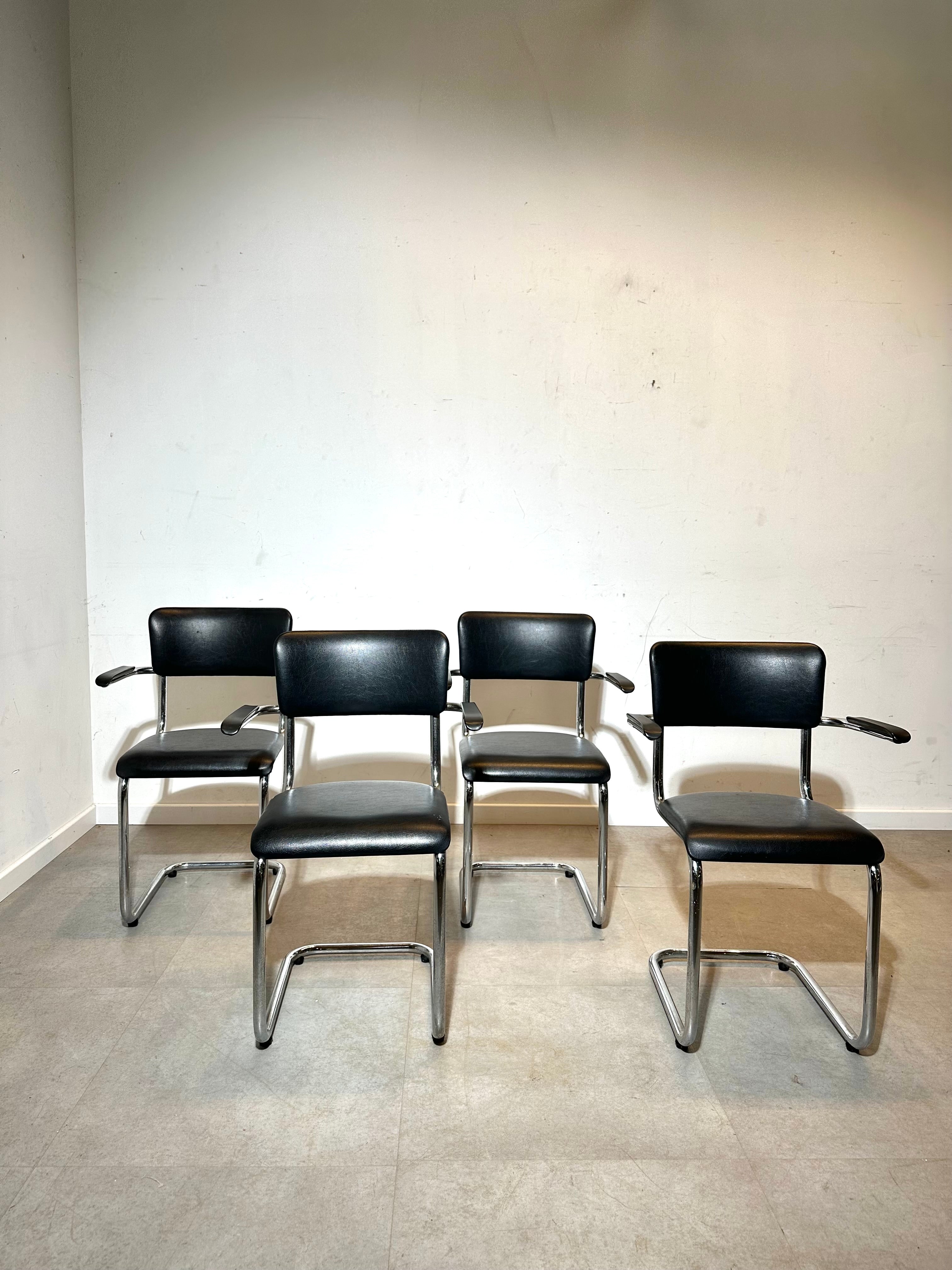 Chaises cantilever Tubax noires