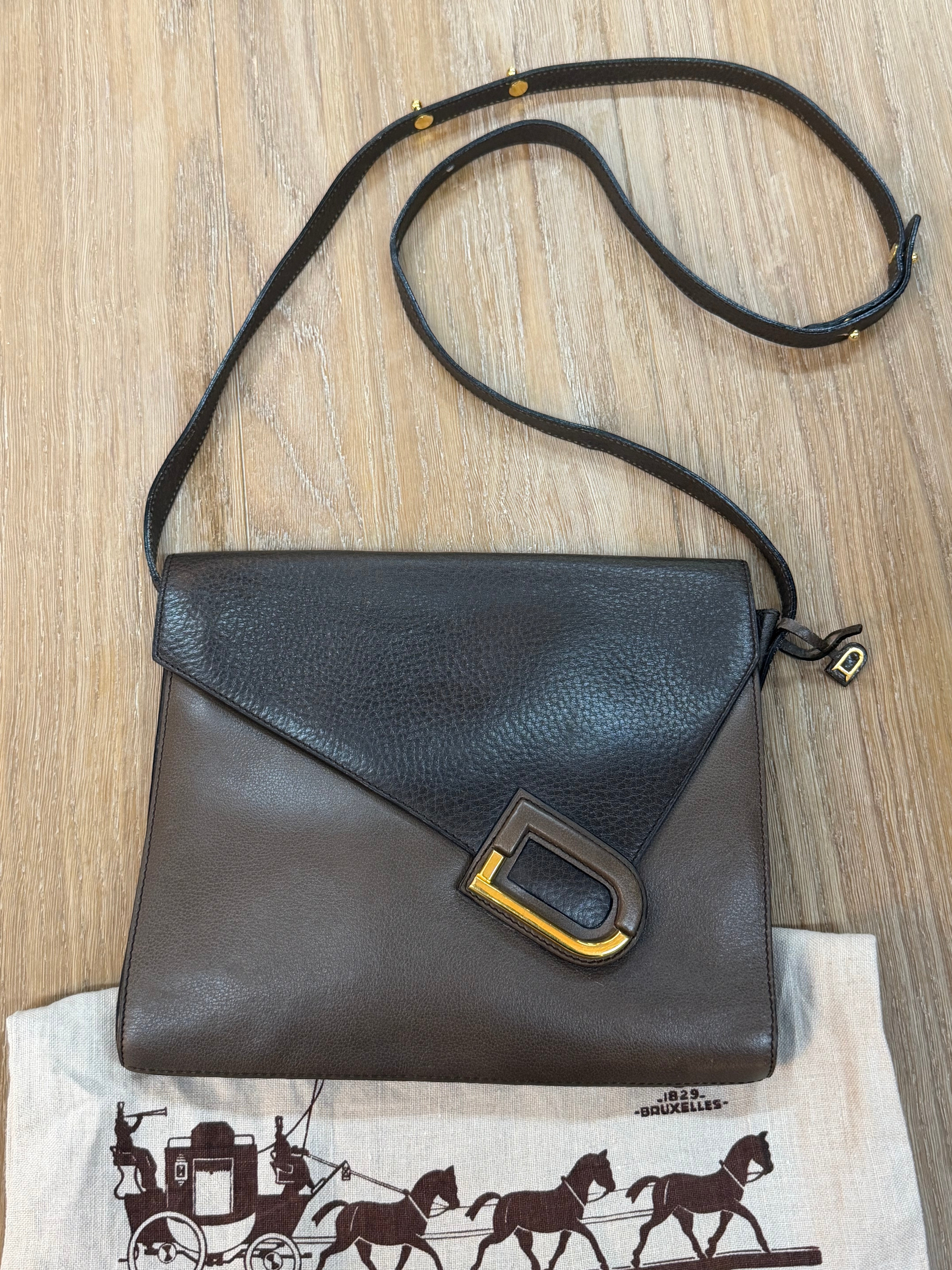 Delvaux “Roméo” Crossbody Bag – Two-Tone Brown Leather – 26 x 22 cm