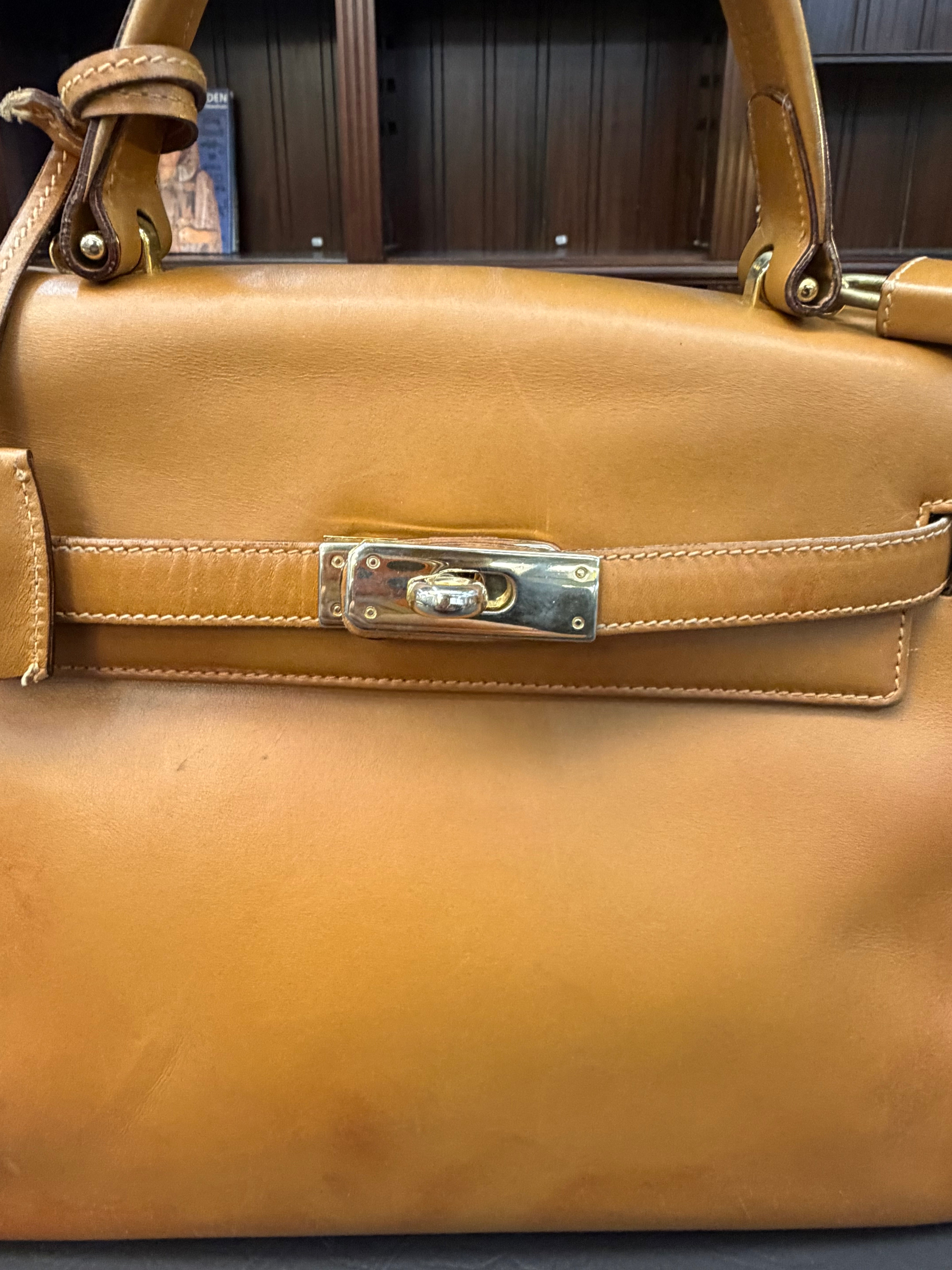 Louise Fontaine Vintage Handbag – Cognac Leather – 25 x 22 cm