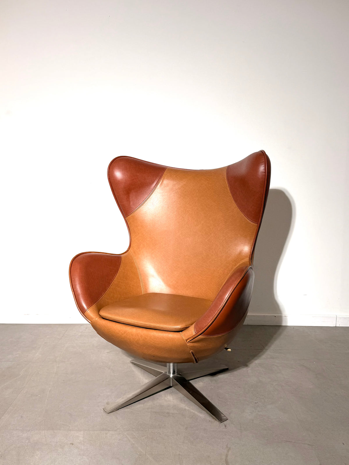 Vintage Egg Chair – Two-Tone Cognac Faux Leather