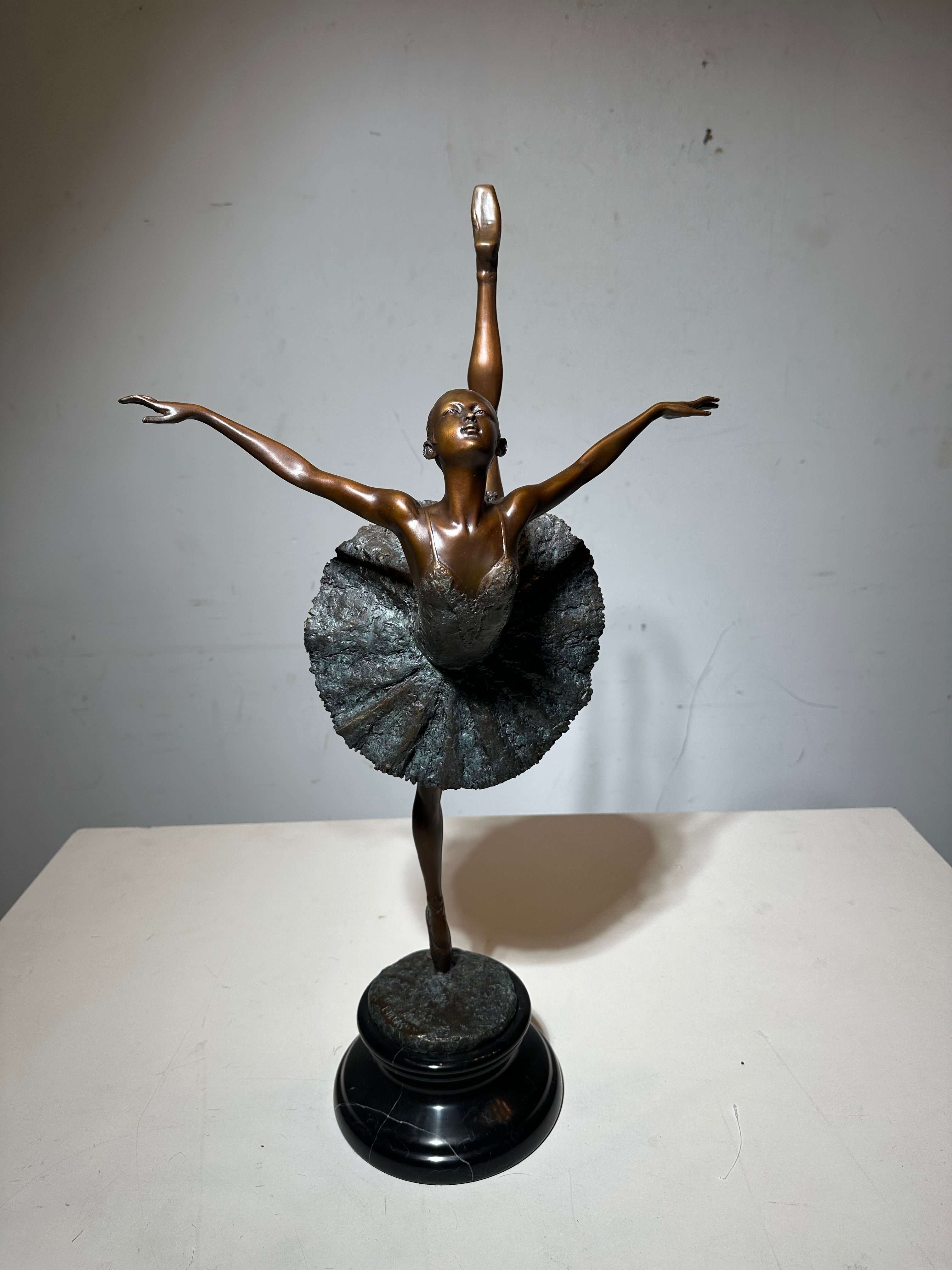 Statue de ballerine en bronze