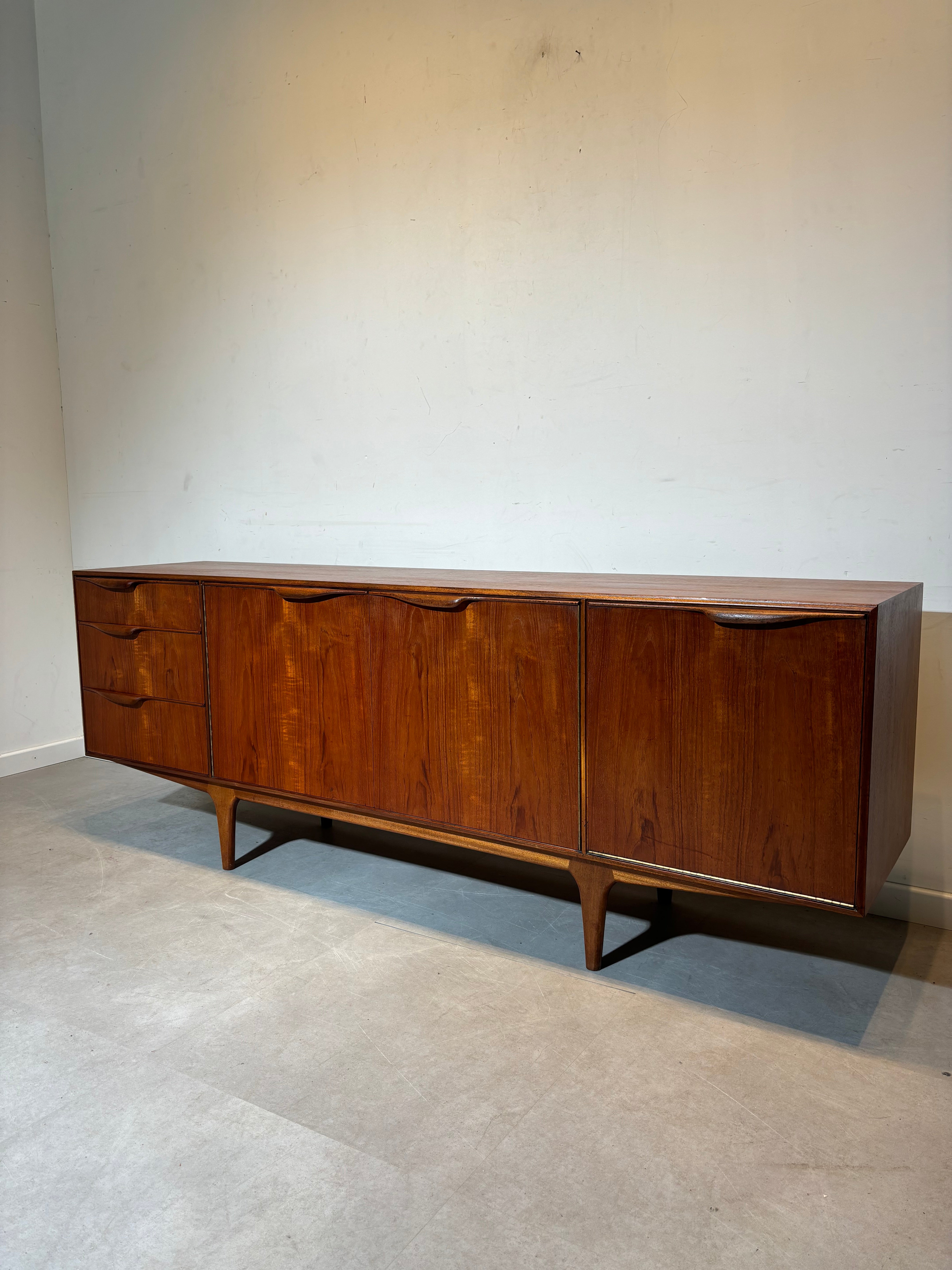Mcintosh “Dunvegan” XL Sideboard