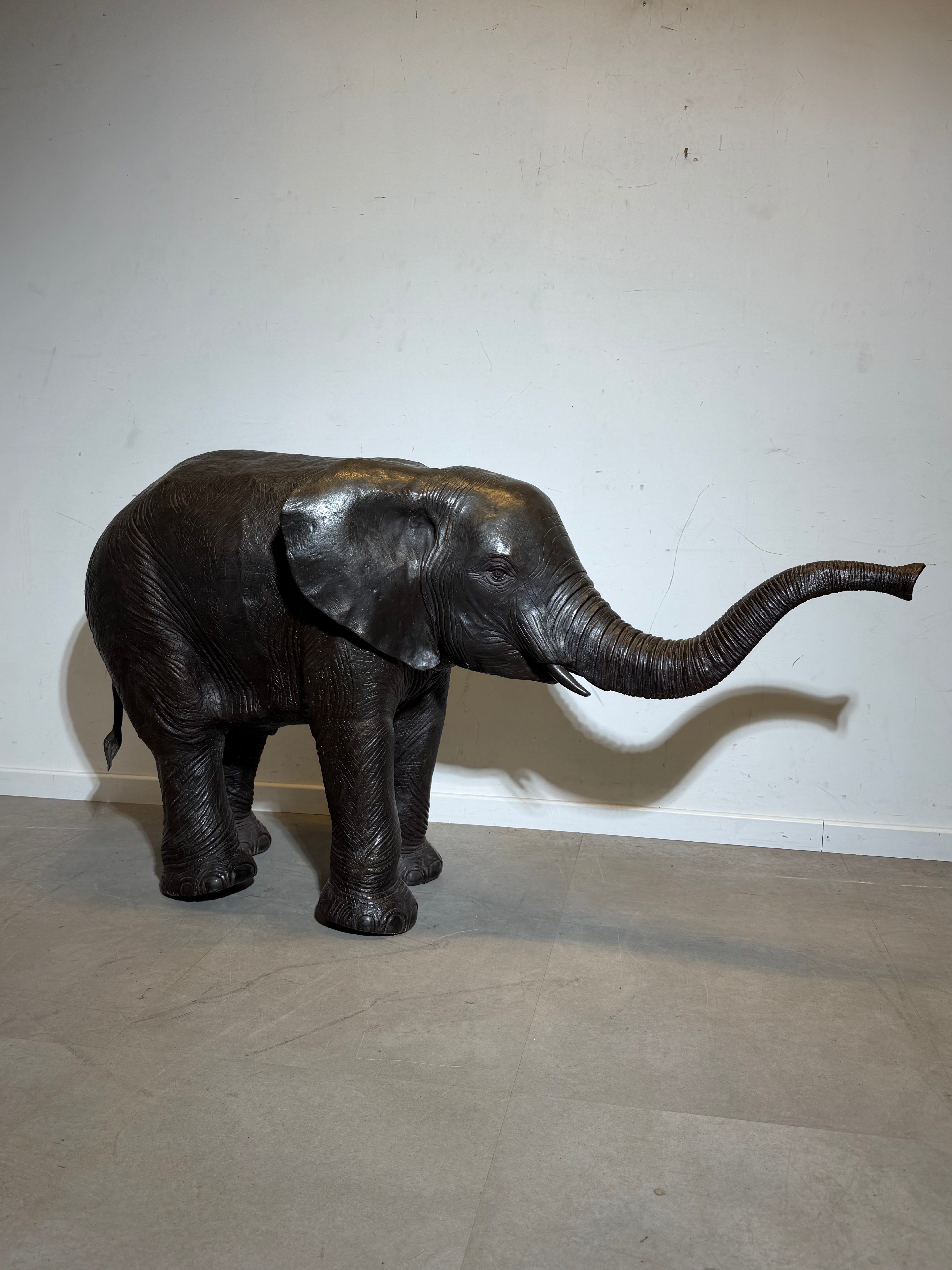 Bronze Baby Elephant Sculpture & Fountain