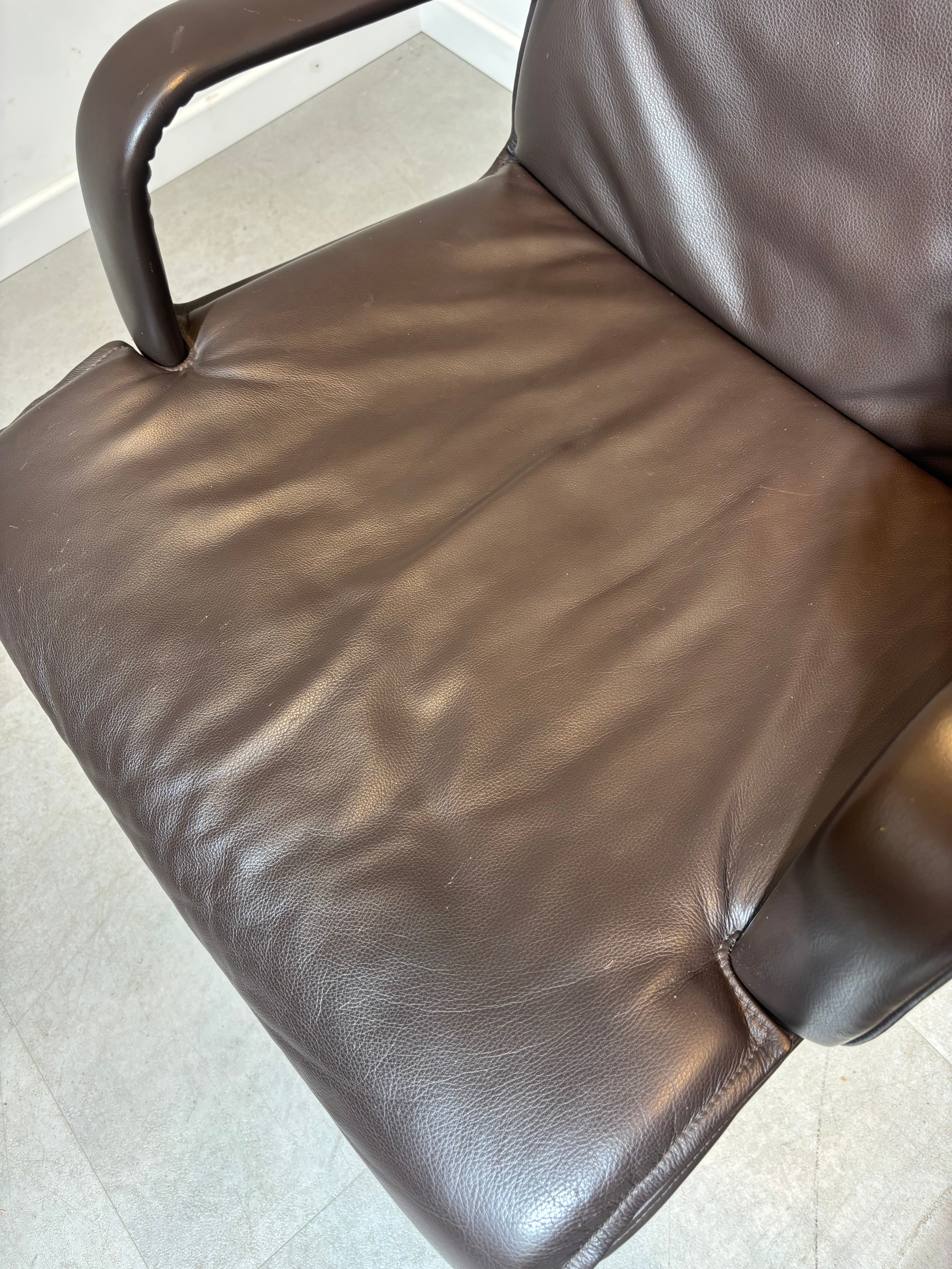 Walter Knoll Swivel Conference Chair