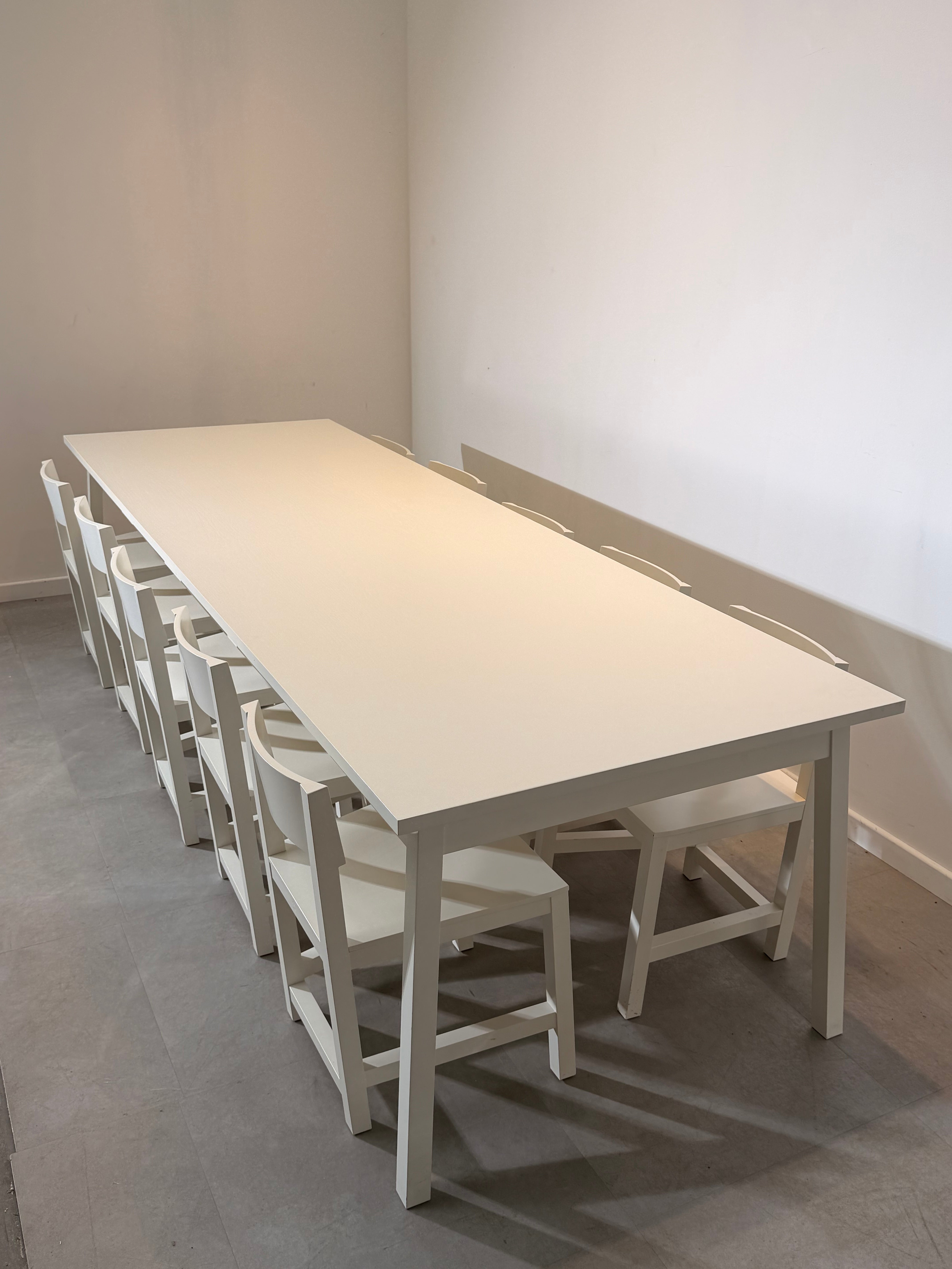 Moooi Shaker Dining Table