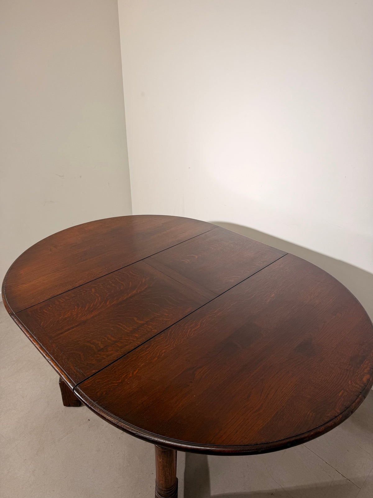 Old New England Oval Extendable Dining Table