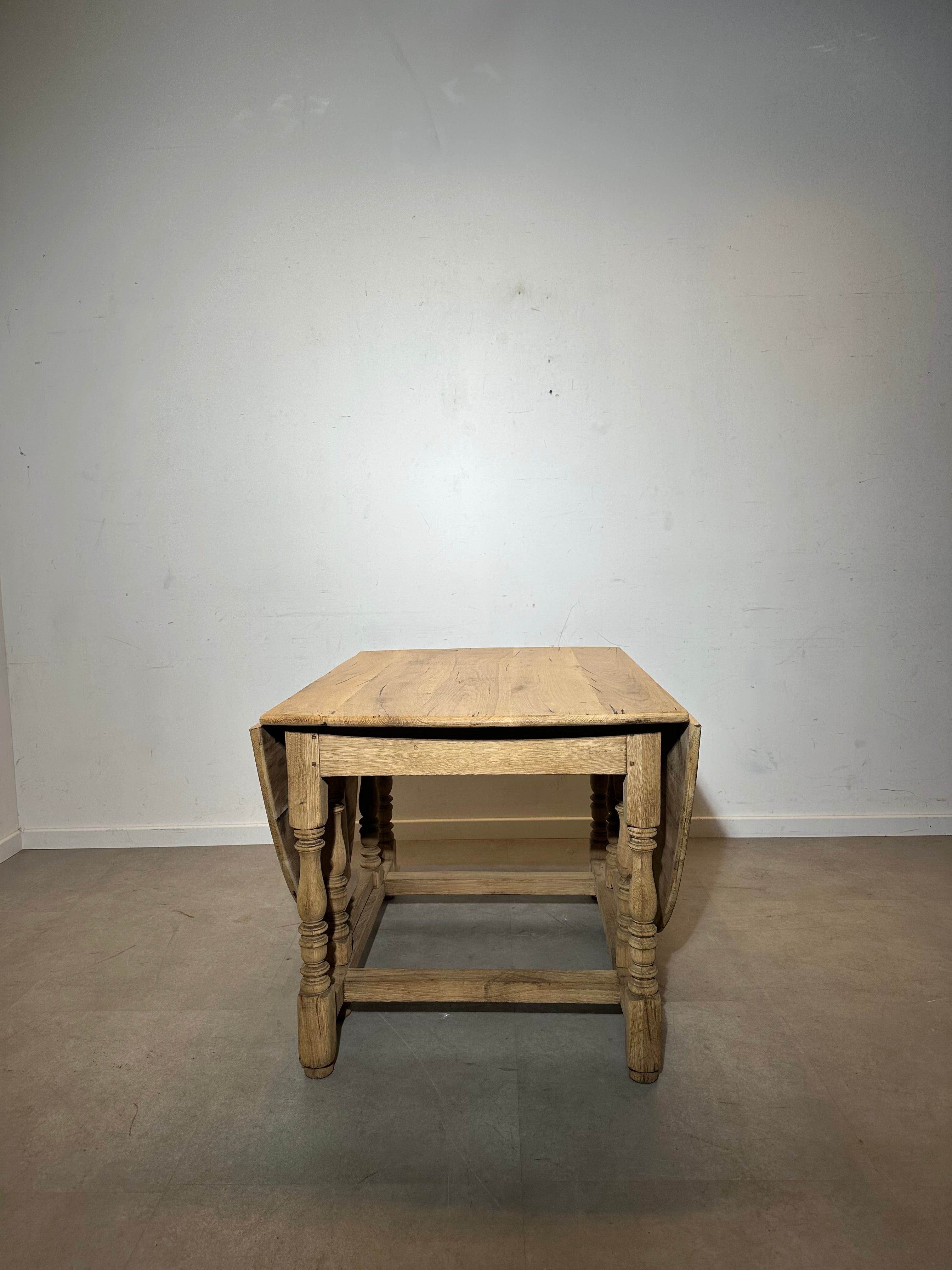 Vintage Solid Oak Drop-Leaf Dining Table – Extendable