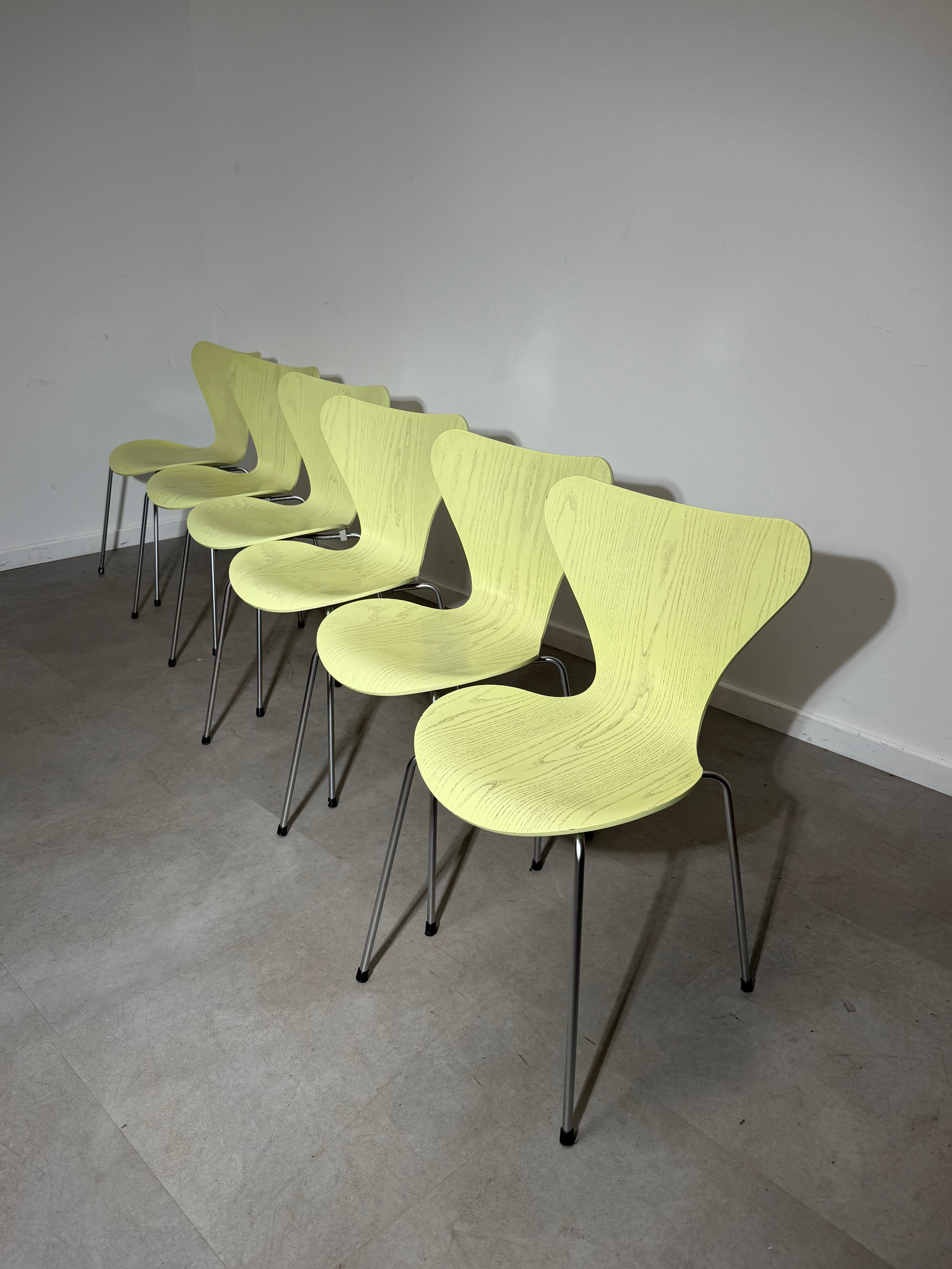 Set of 6 Fritz Hansen Series 7 Chairs – Arne Jacobsen – Lime – 2007