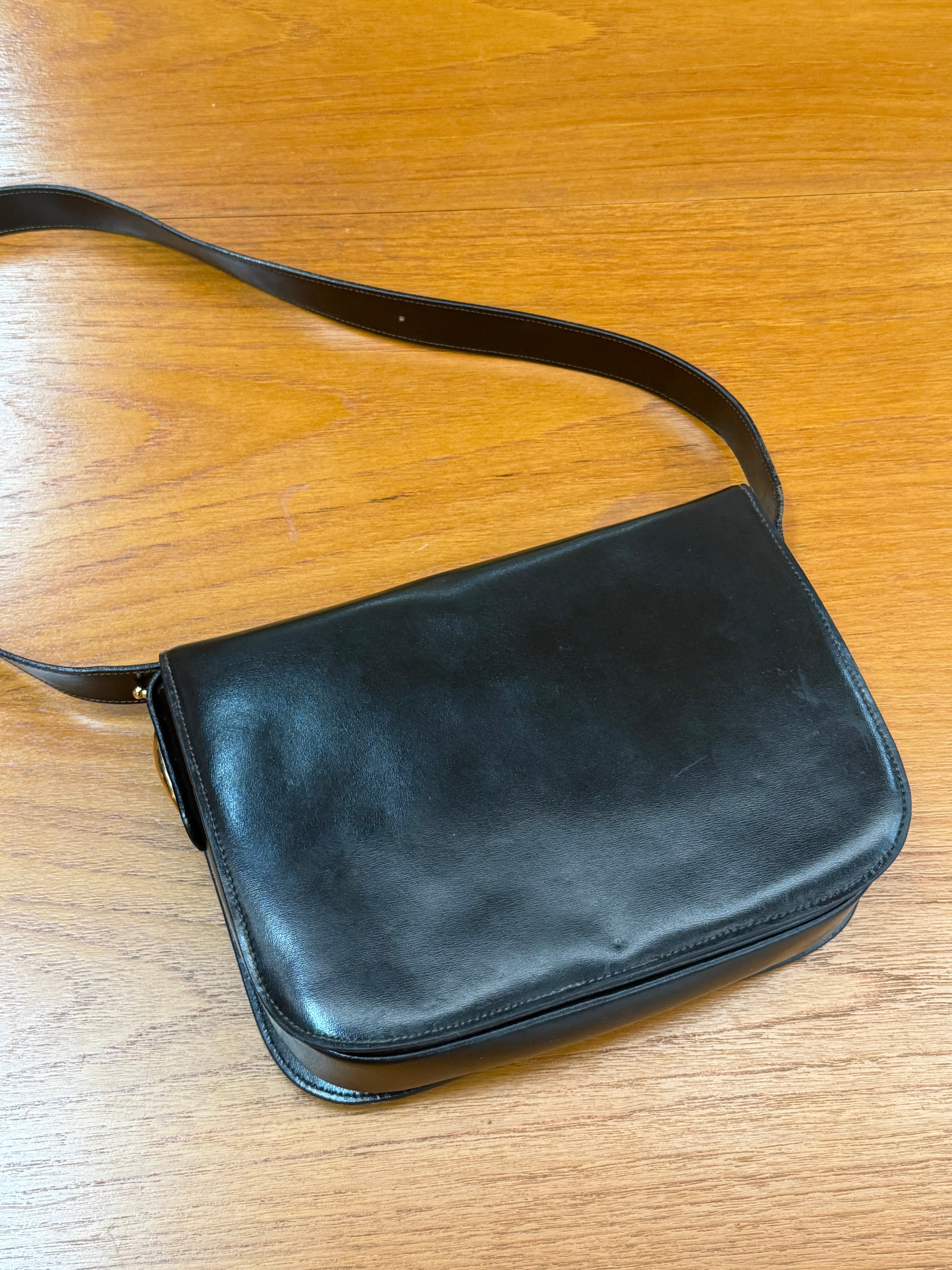 La Ville Bruxelles Crossbody Handbag – Black Leather – 25 cm