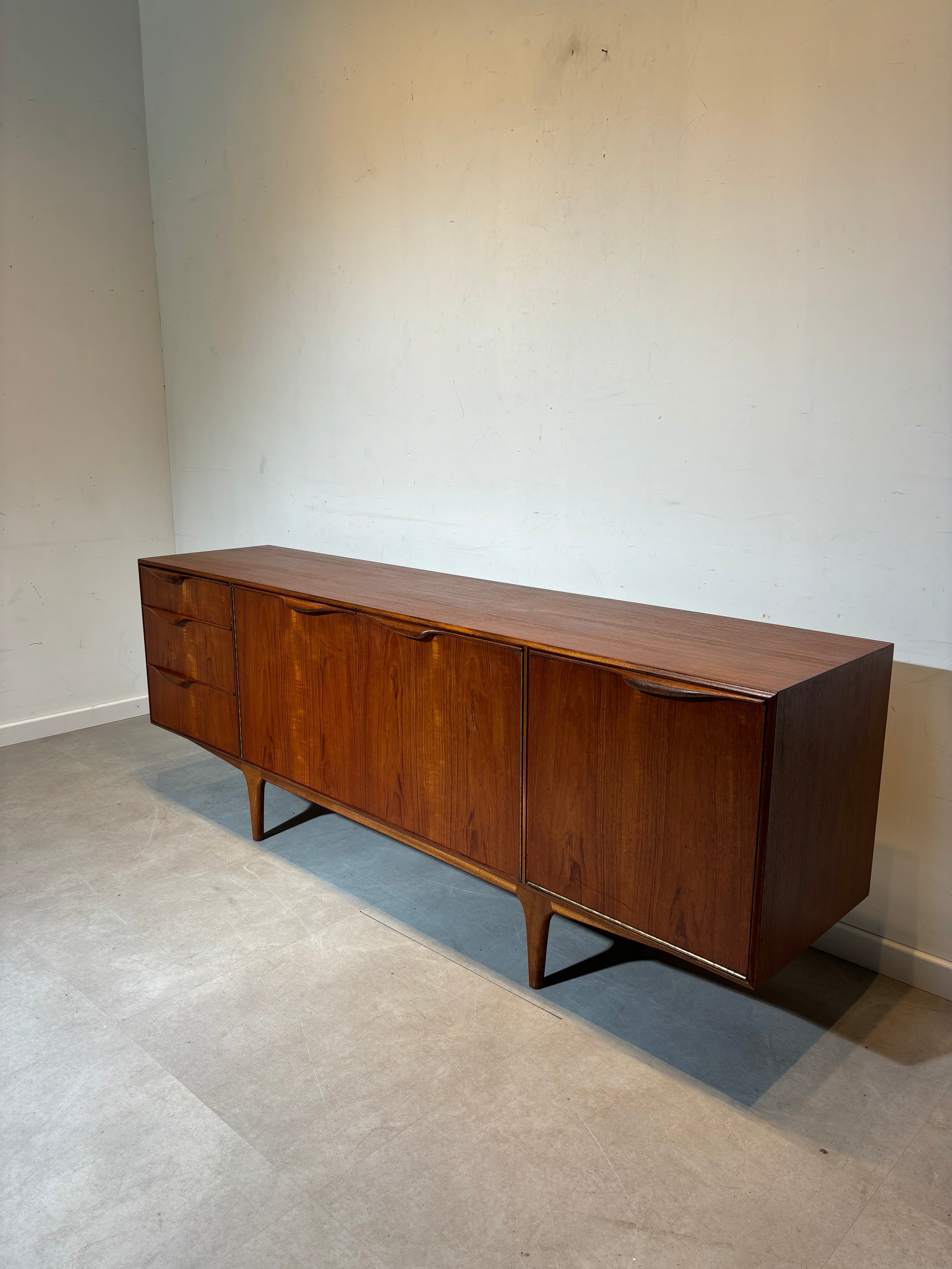 Mcintosh “Dunvegan” XL Sideboard