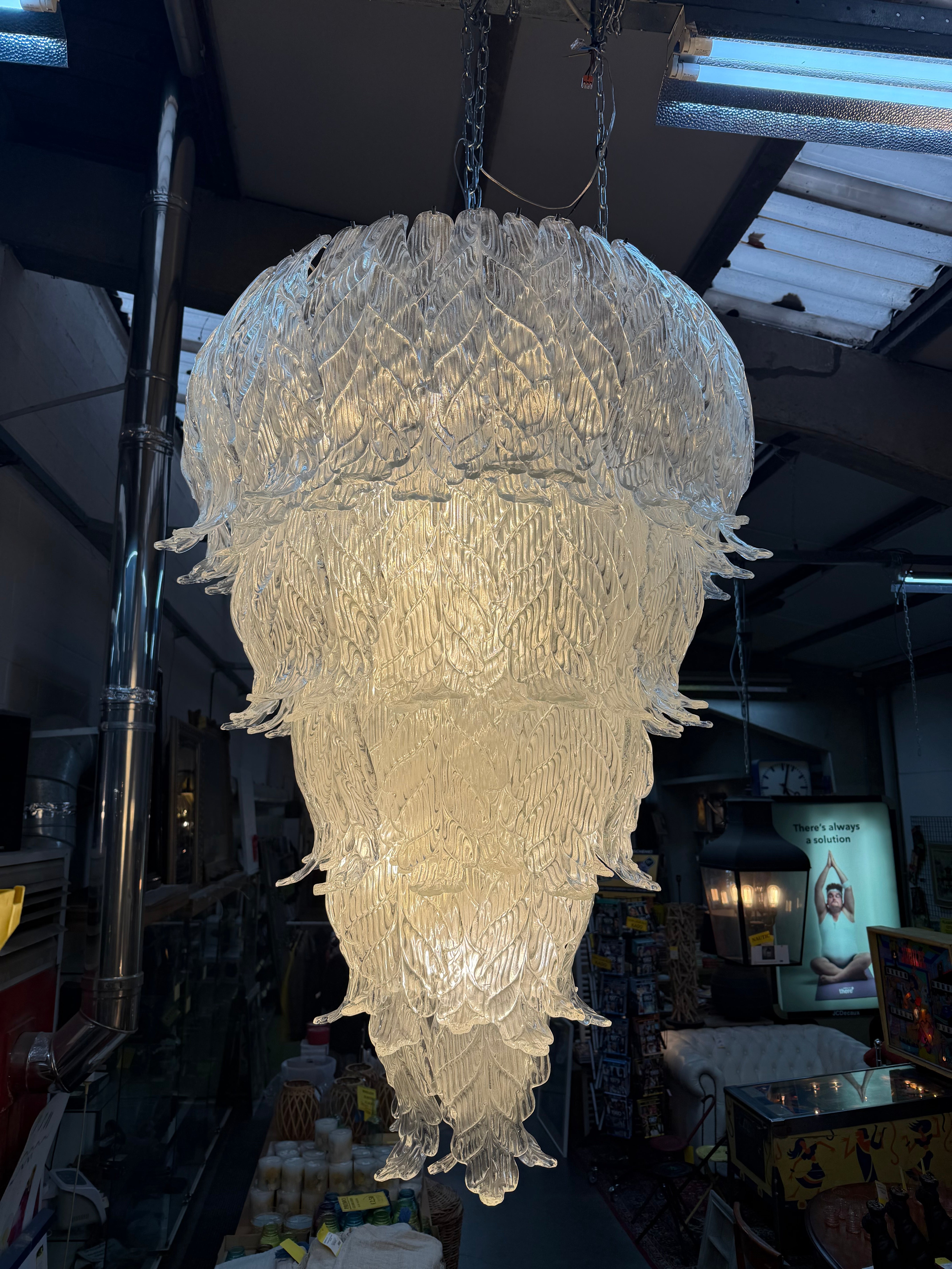 Lustre XL en verre de Murano à motif de feuilles — années 1980