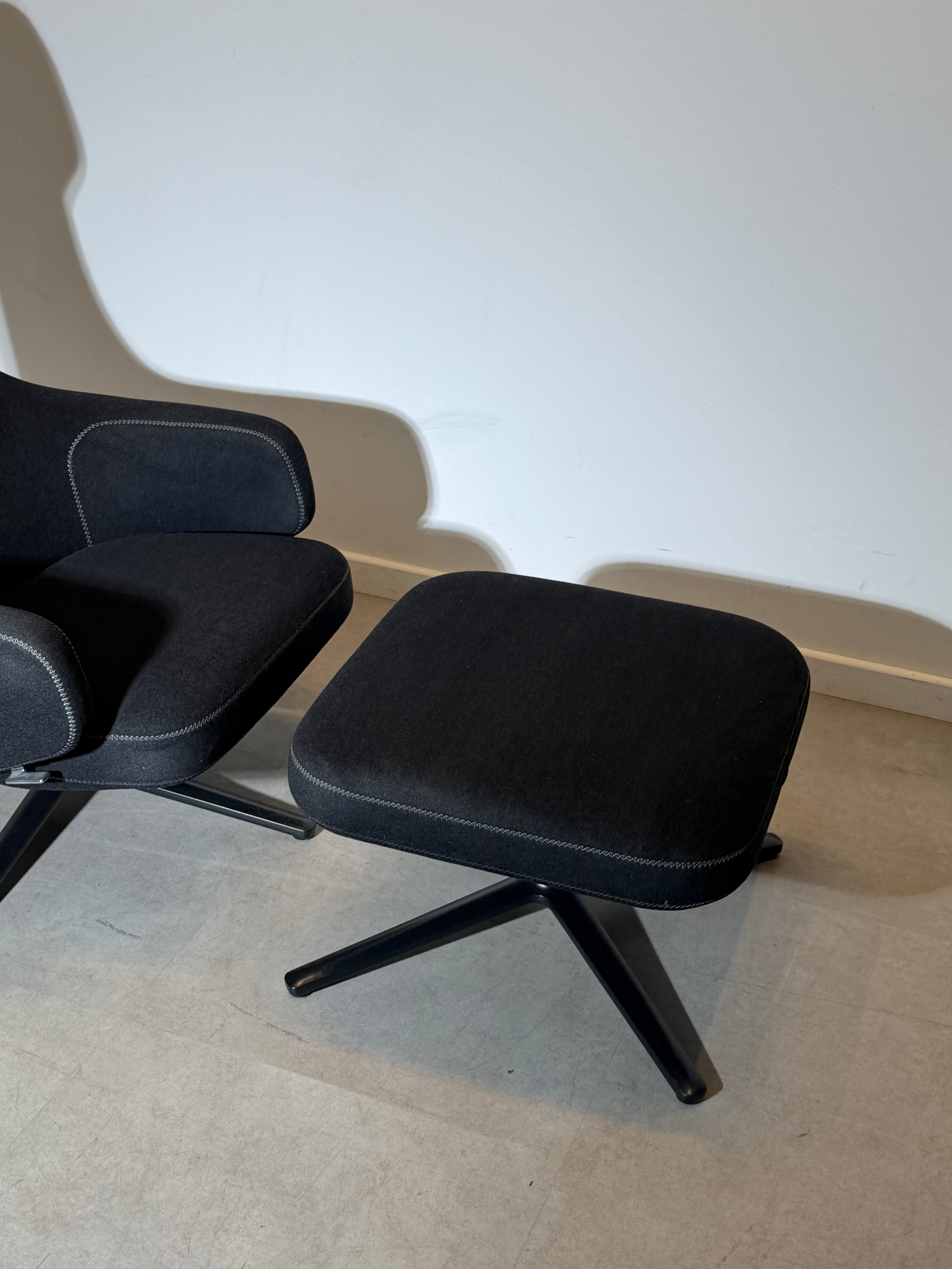 Vitra Repos Lounge Chair with Ottoman – Antonio Citterio
