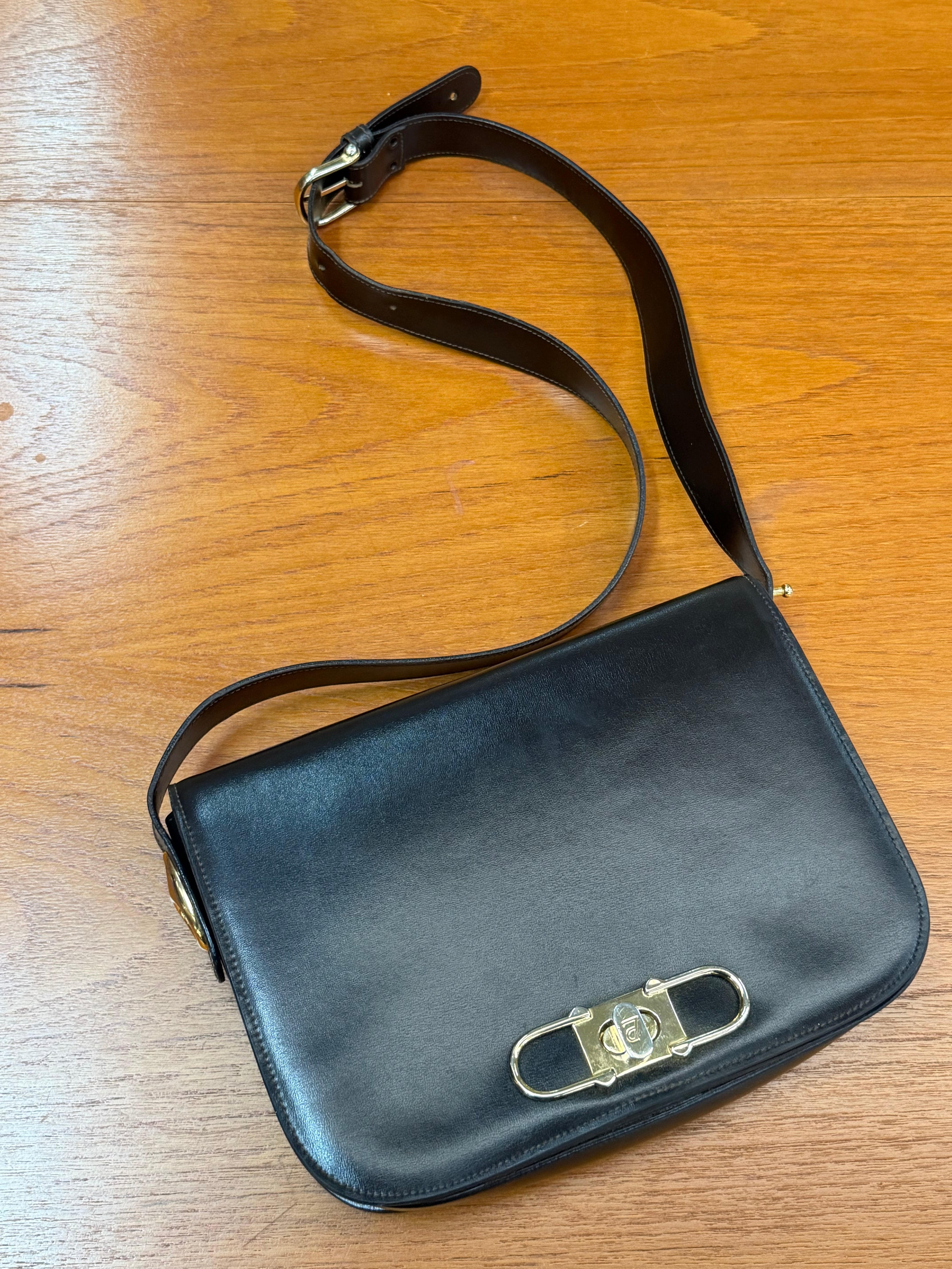 La Ville Bruxelles Crossbody Handbag – Black Leather – 25 cm