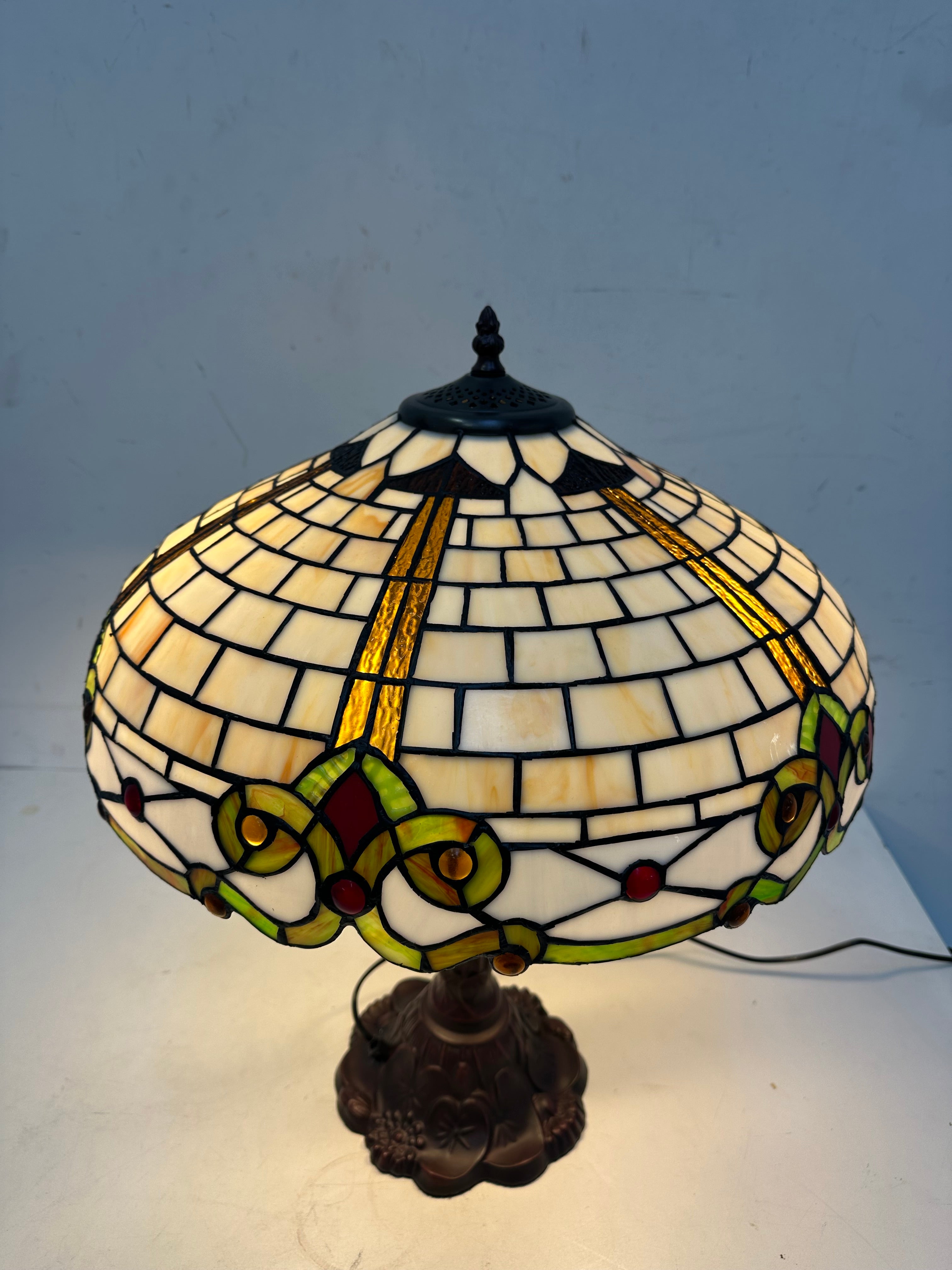Tiffany Style Table Lamp – Stained Glass