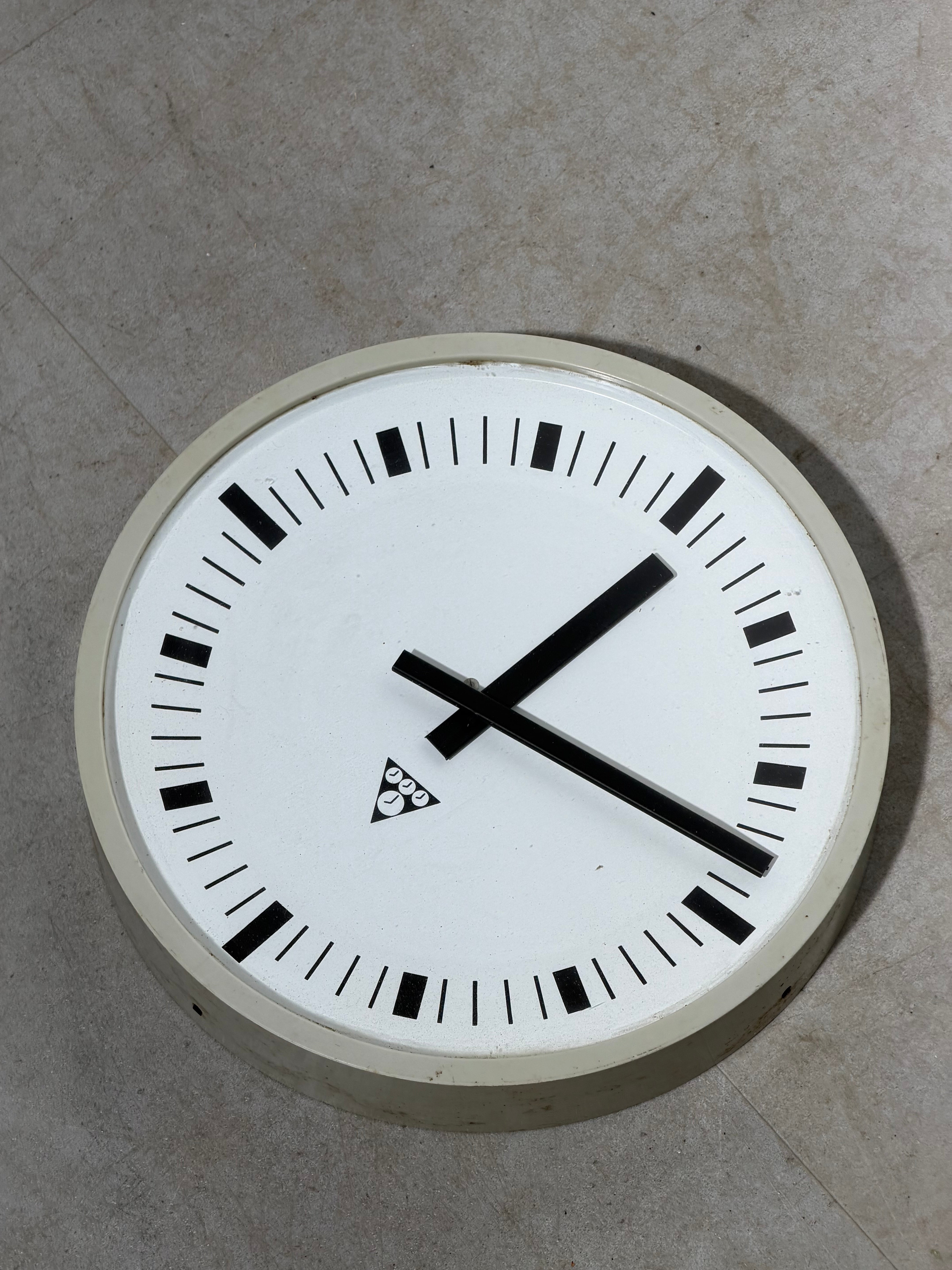 Horloge industrielle tchèque « Pragotron »