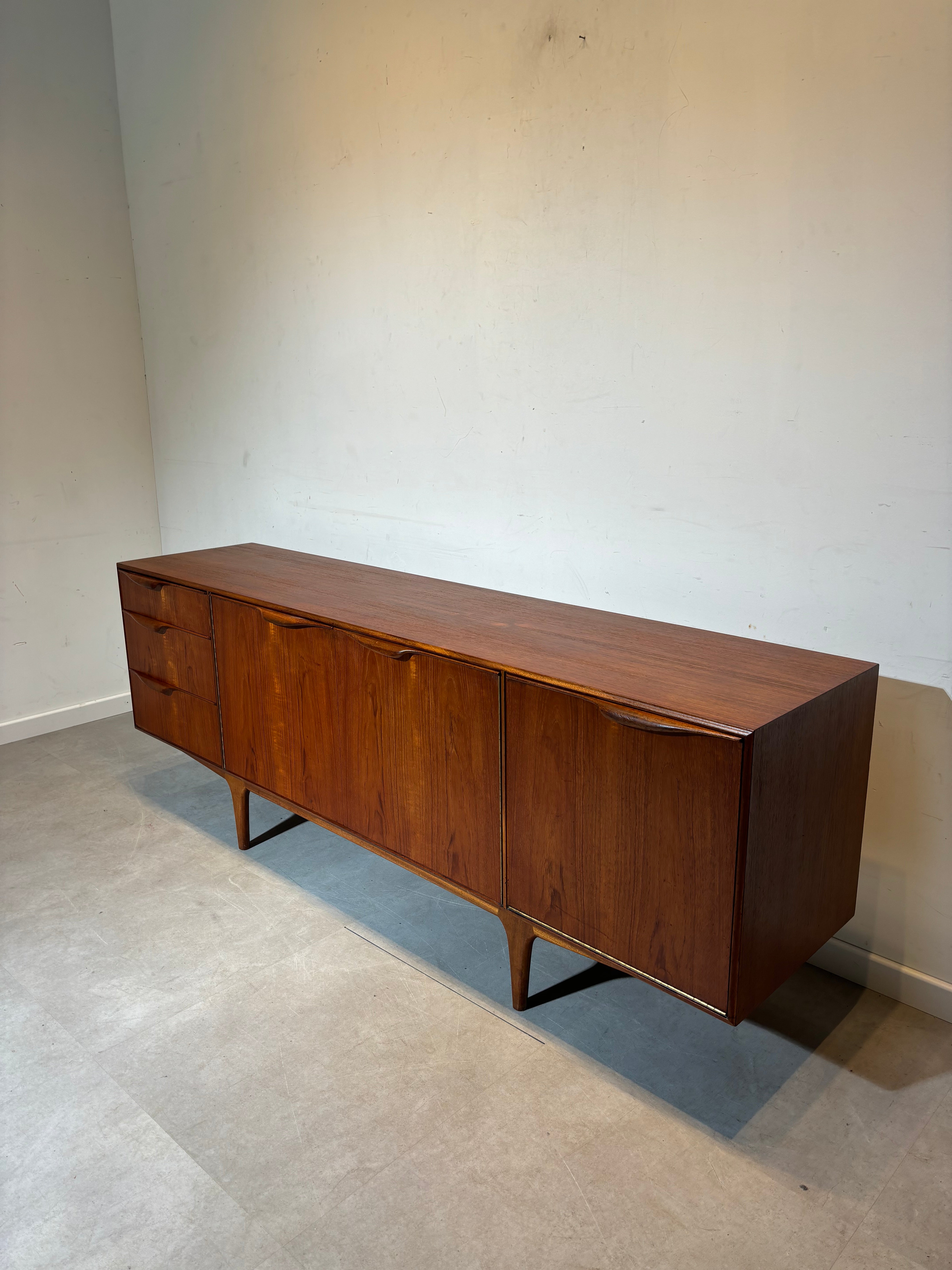 Mcintosh “Dunvegan” XL Sideboard