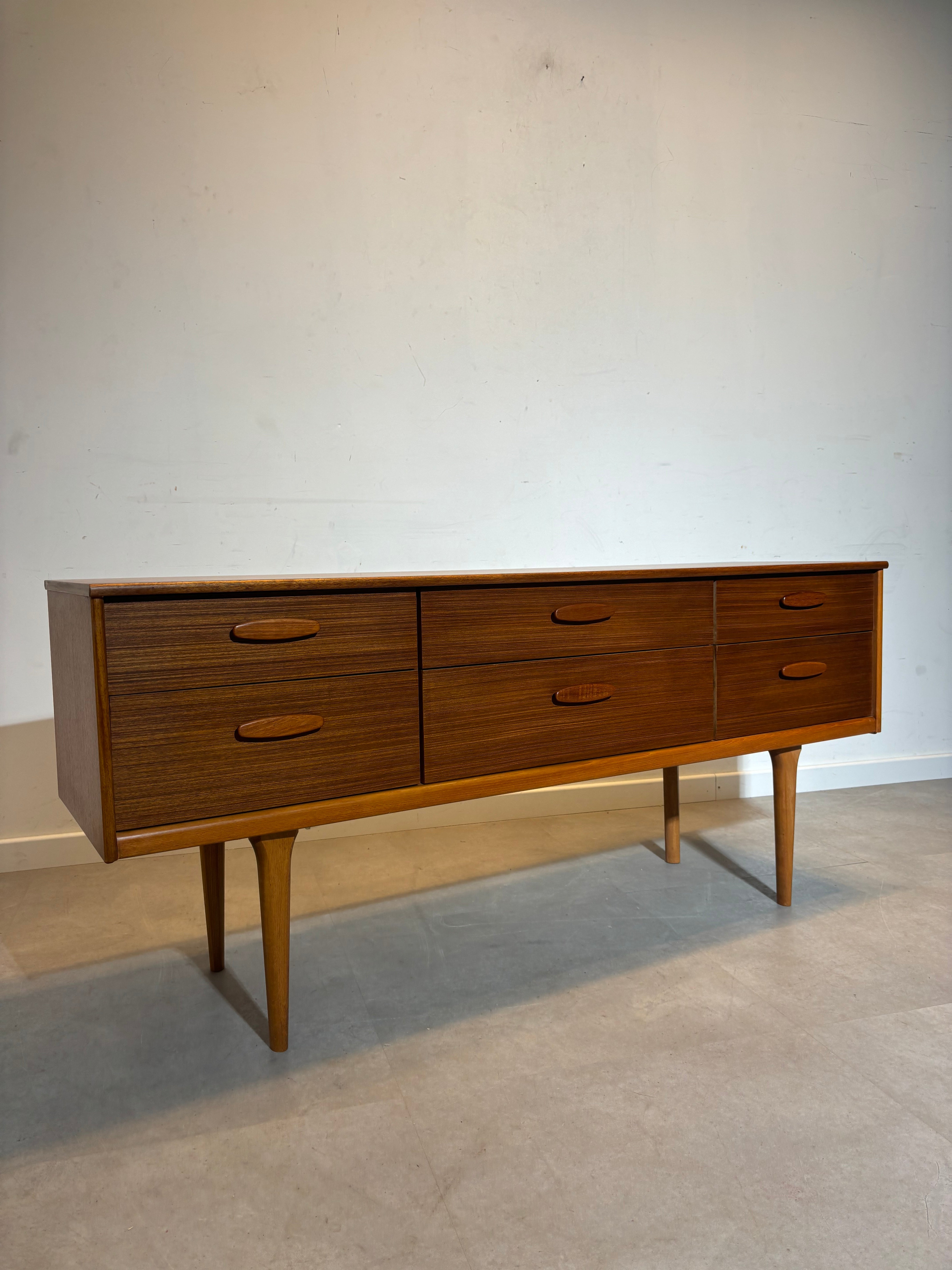 Vintage teak sideboard with 6 drawers “Jentique”