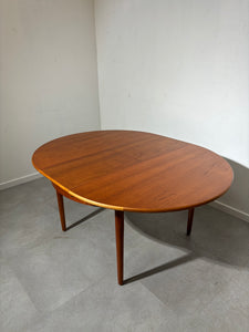 Vintage G-Plan Round Extendable Table