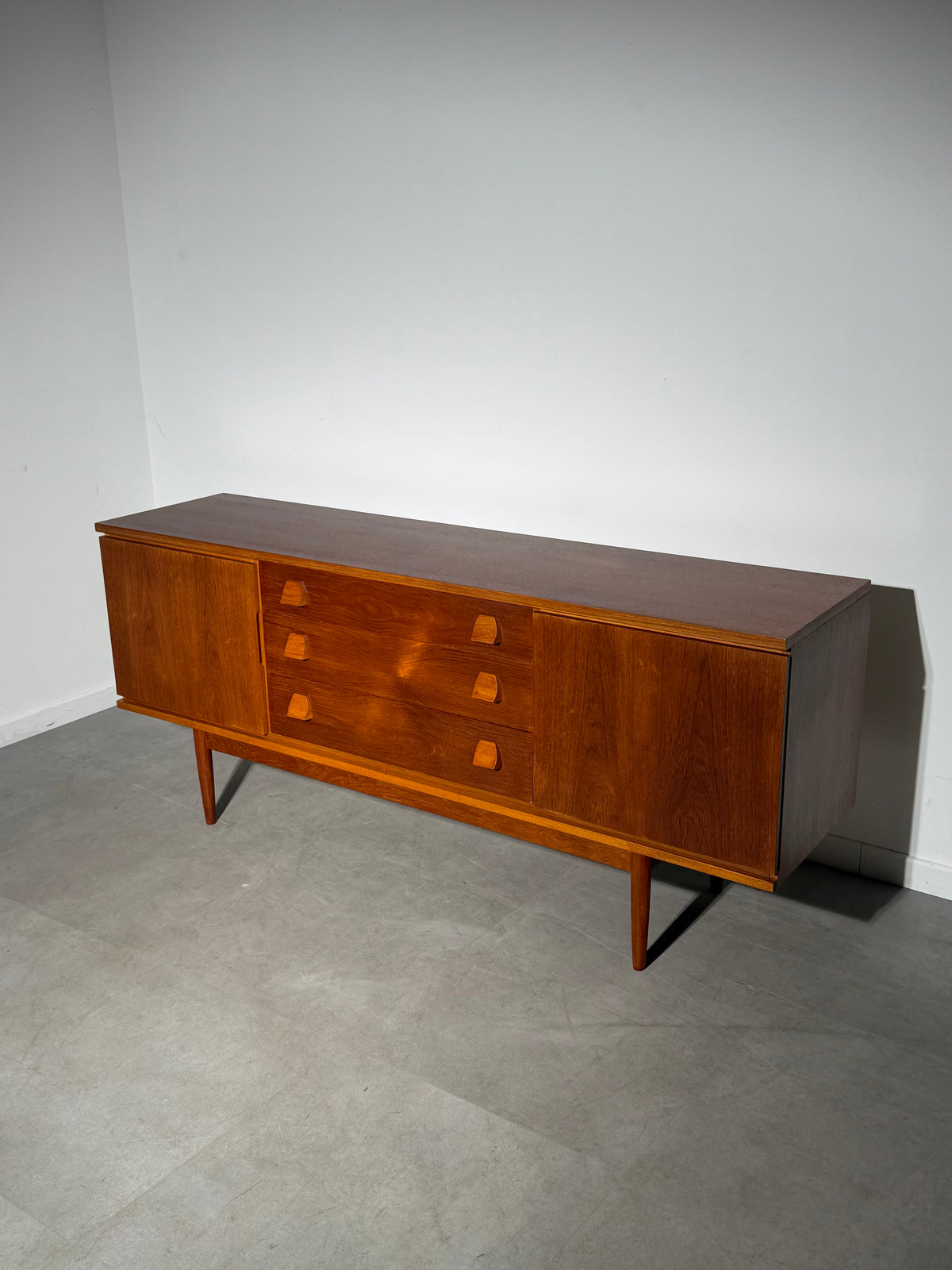 Austinsuite Teak Sideboard – British Mid-Century Modern, 1960s
