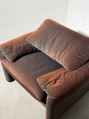 Cassina “Maralunga” One-Seater – Iconic Design with Sun-Kissed Patina
