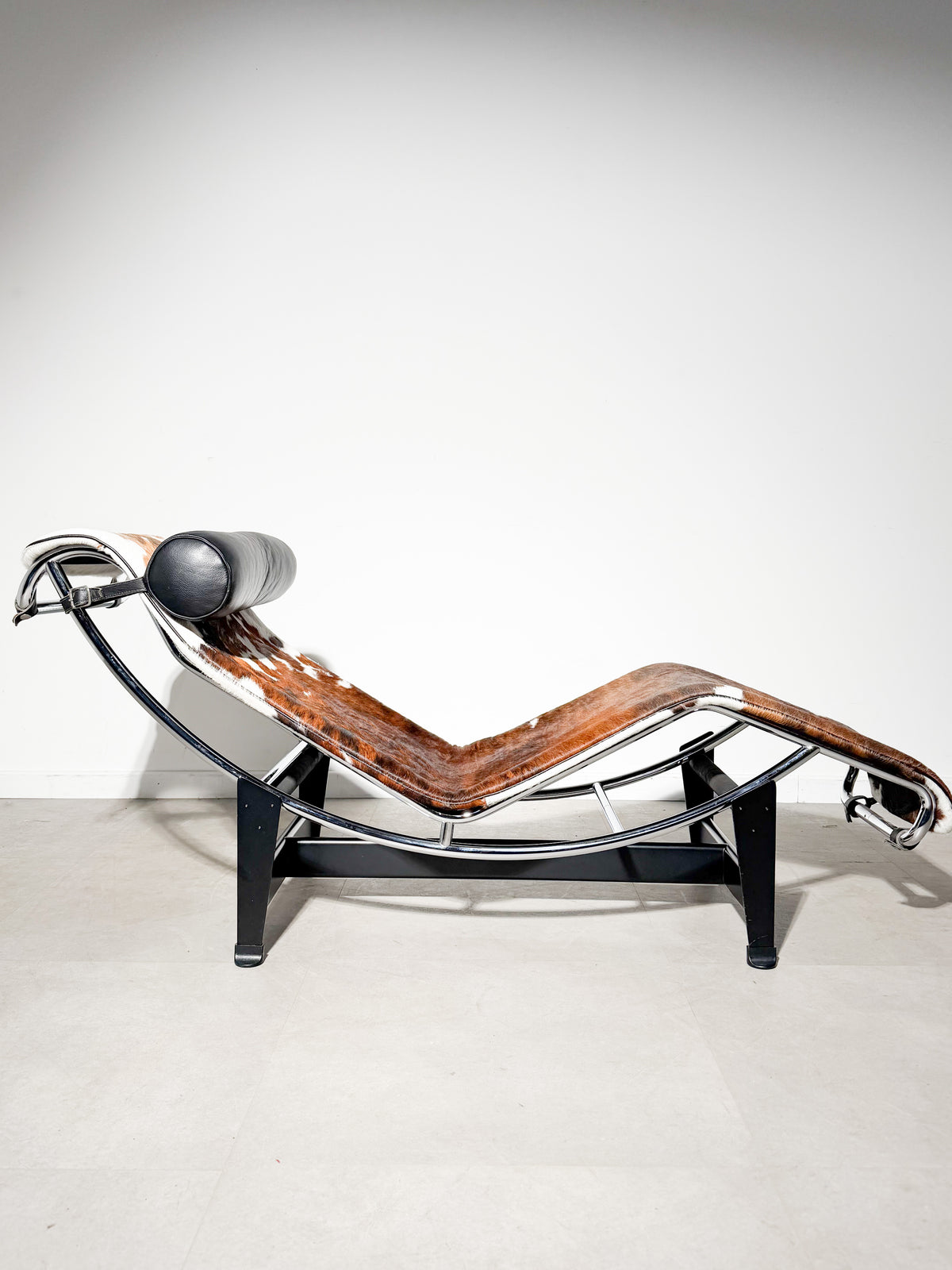 Original Cassina LC4 “Pony” Chaise Longue — Le Corbusier, Pierre Jeanneret & Charlotte Perriand