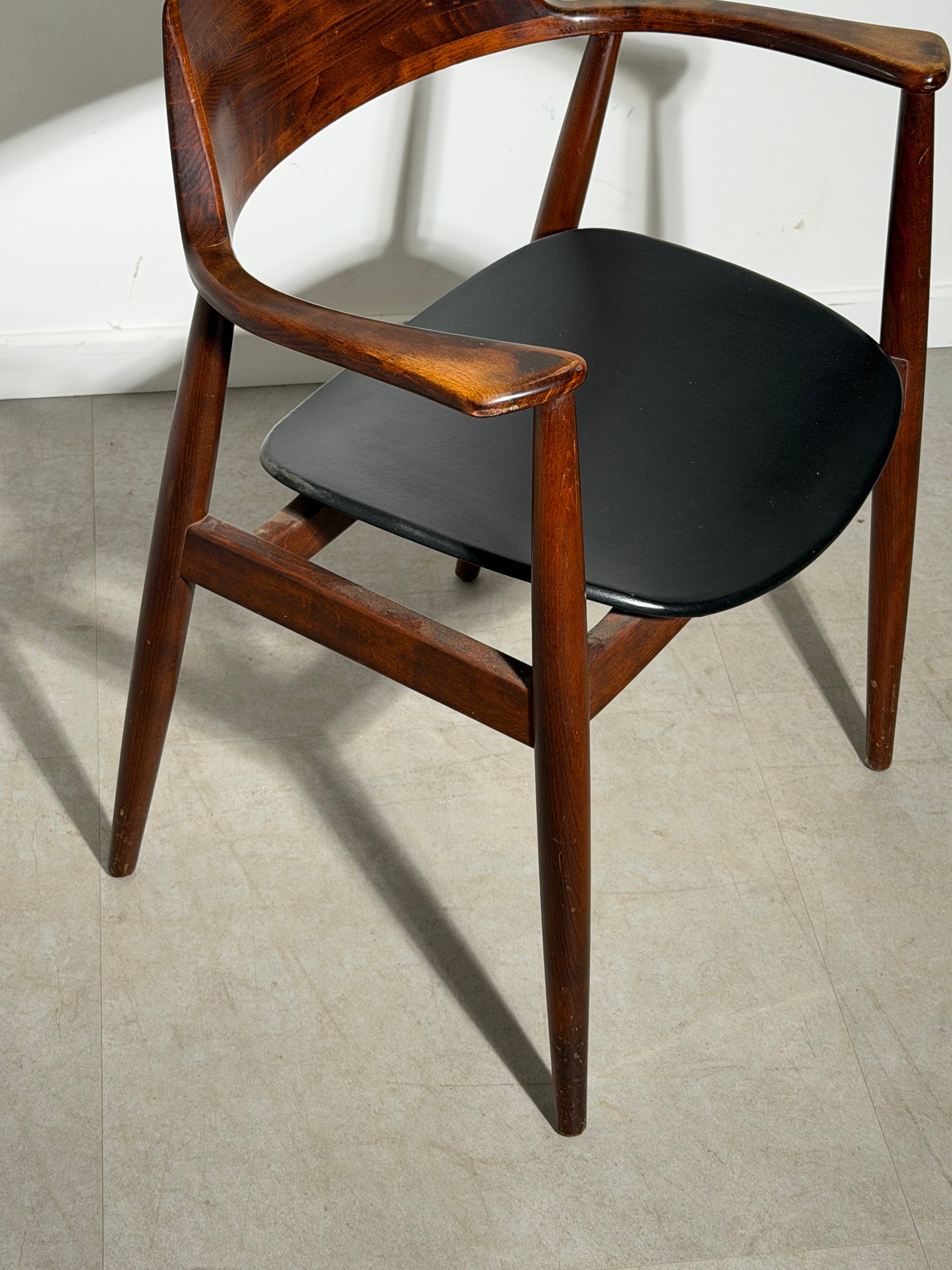 Vintage V-Form Armchair