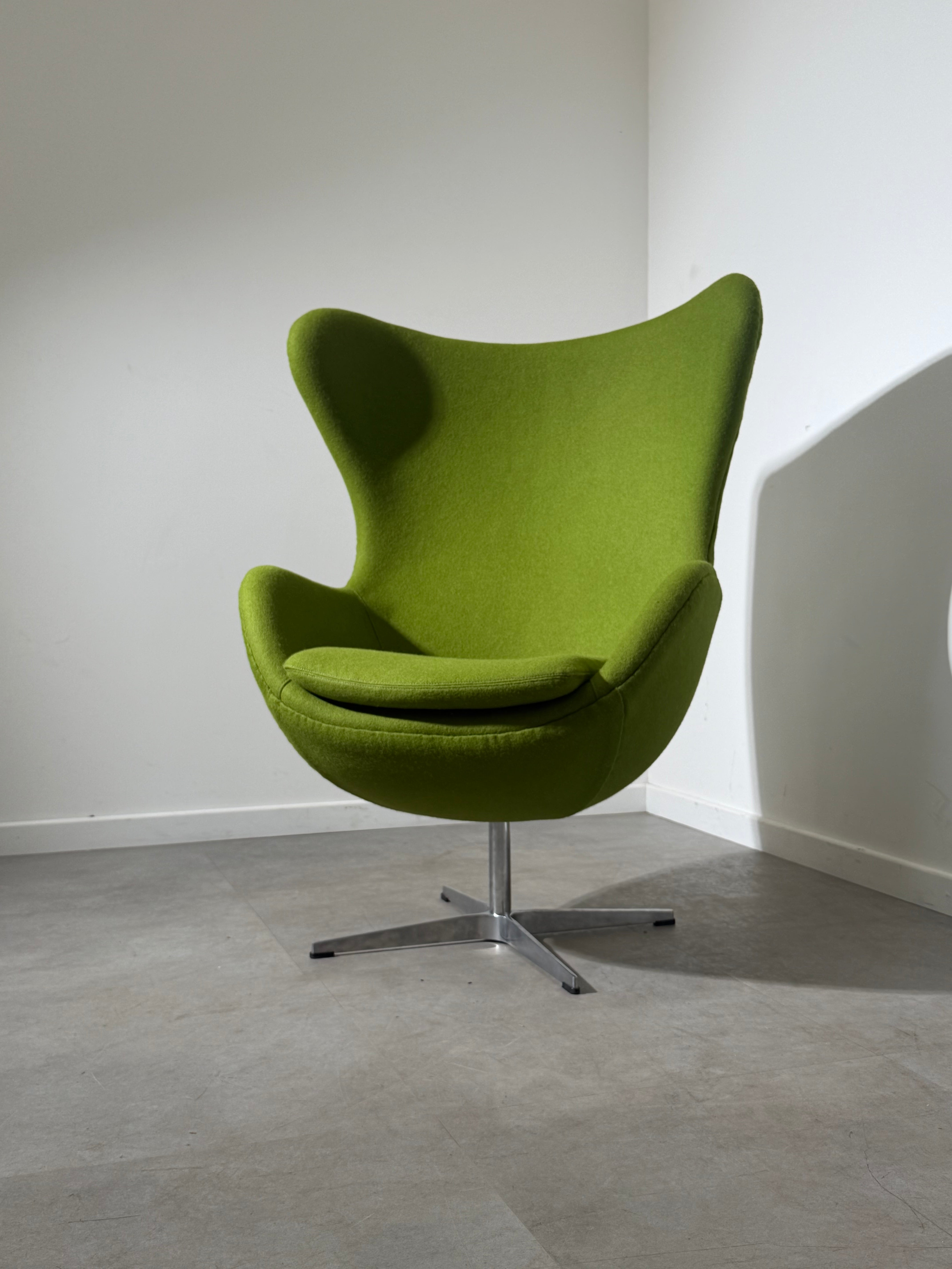 Egg Chair Replica – Newly Upholstered | Swivel Lounge Chair