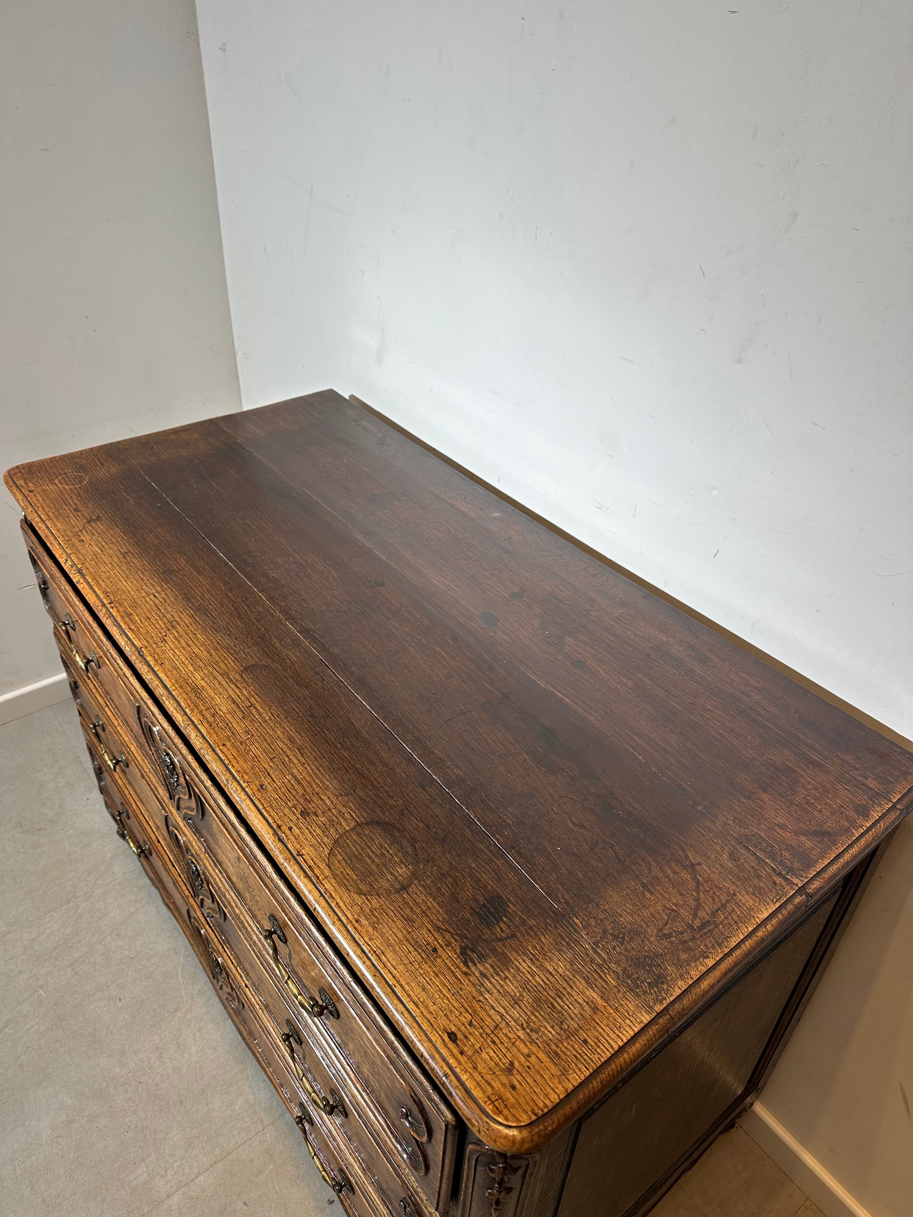 Commode ancienne en chêne français