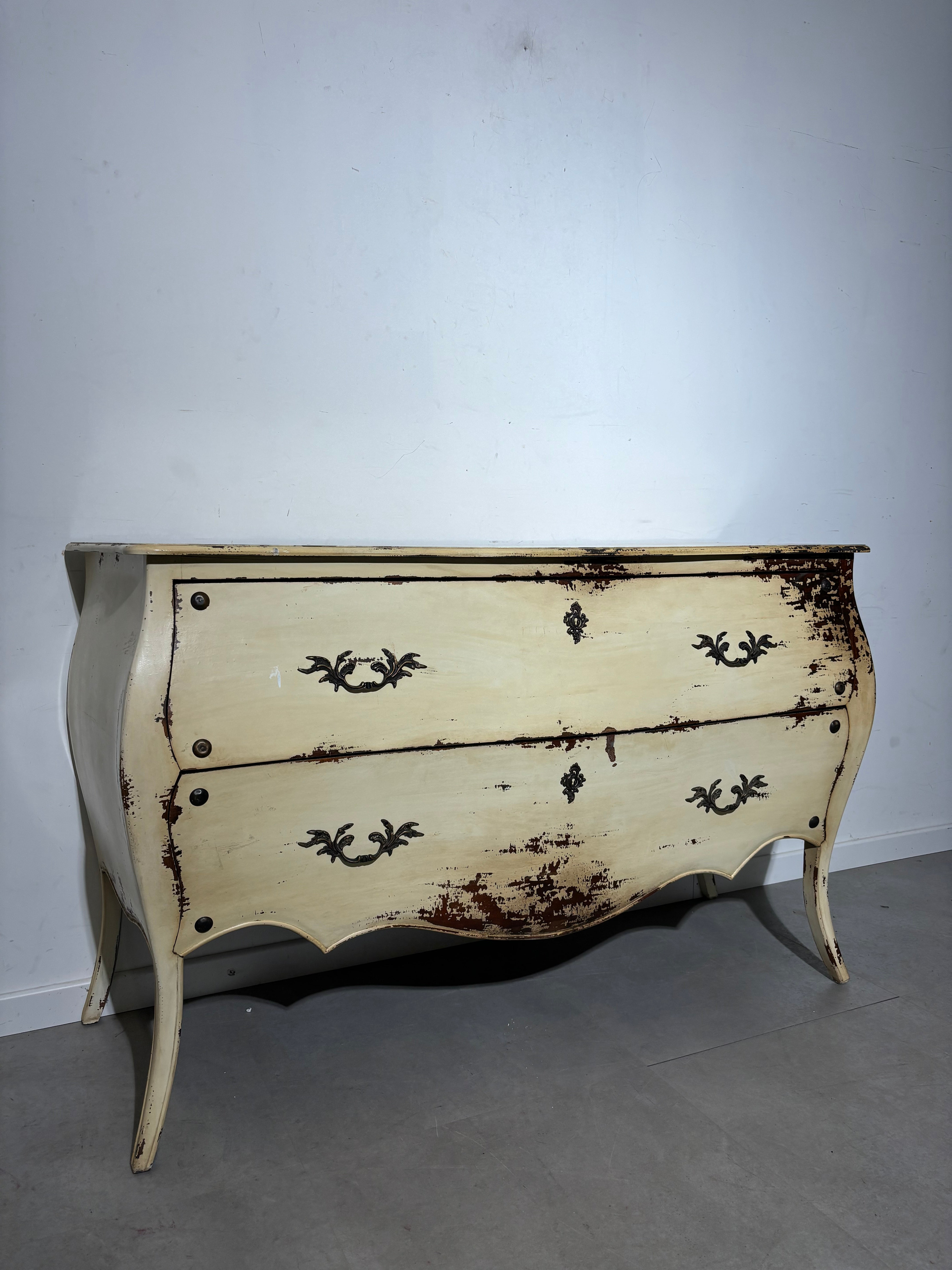 Chest of drawers antique white