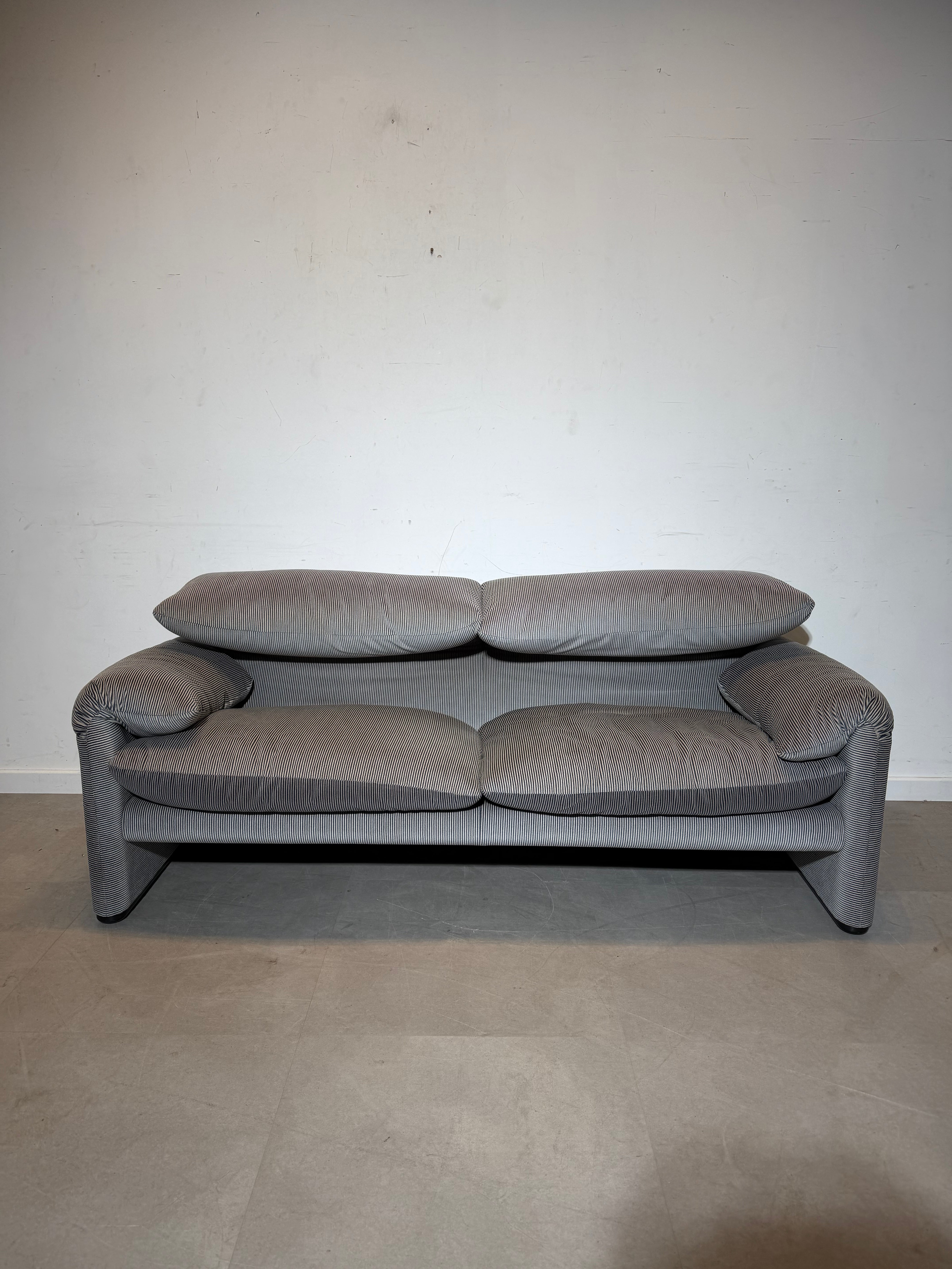 Cassina Maralunga sofa by Vico Magistretti