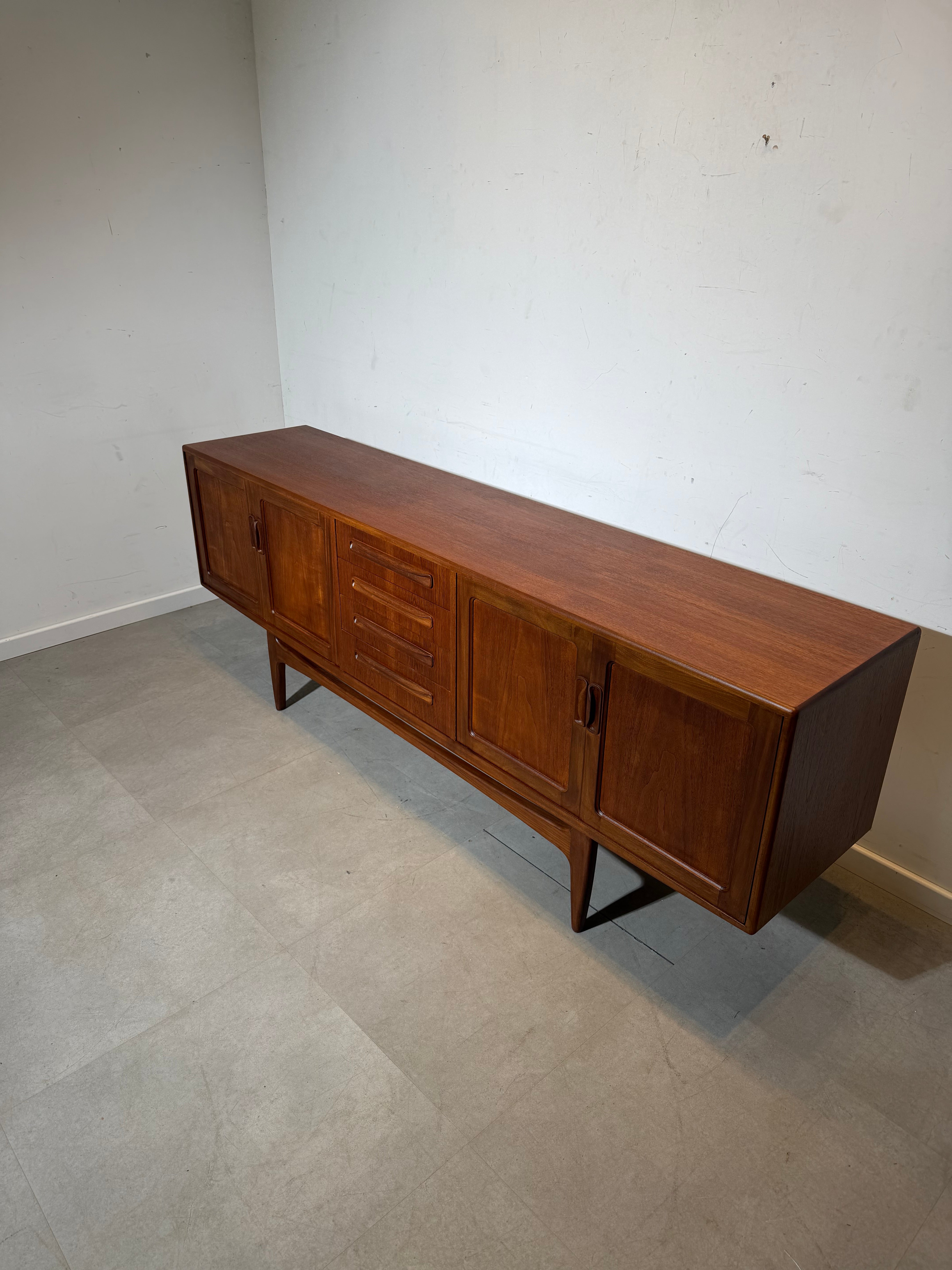 Vintage G-Plan "Fresco" dressoir van Victor Wilkins (jaren 60)