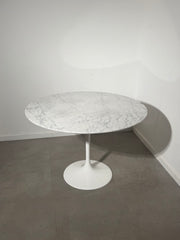 Tulip Dining Table with White Marble Top – Ø 110