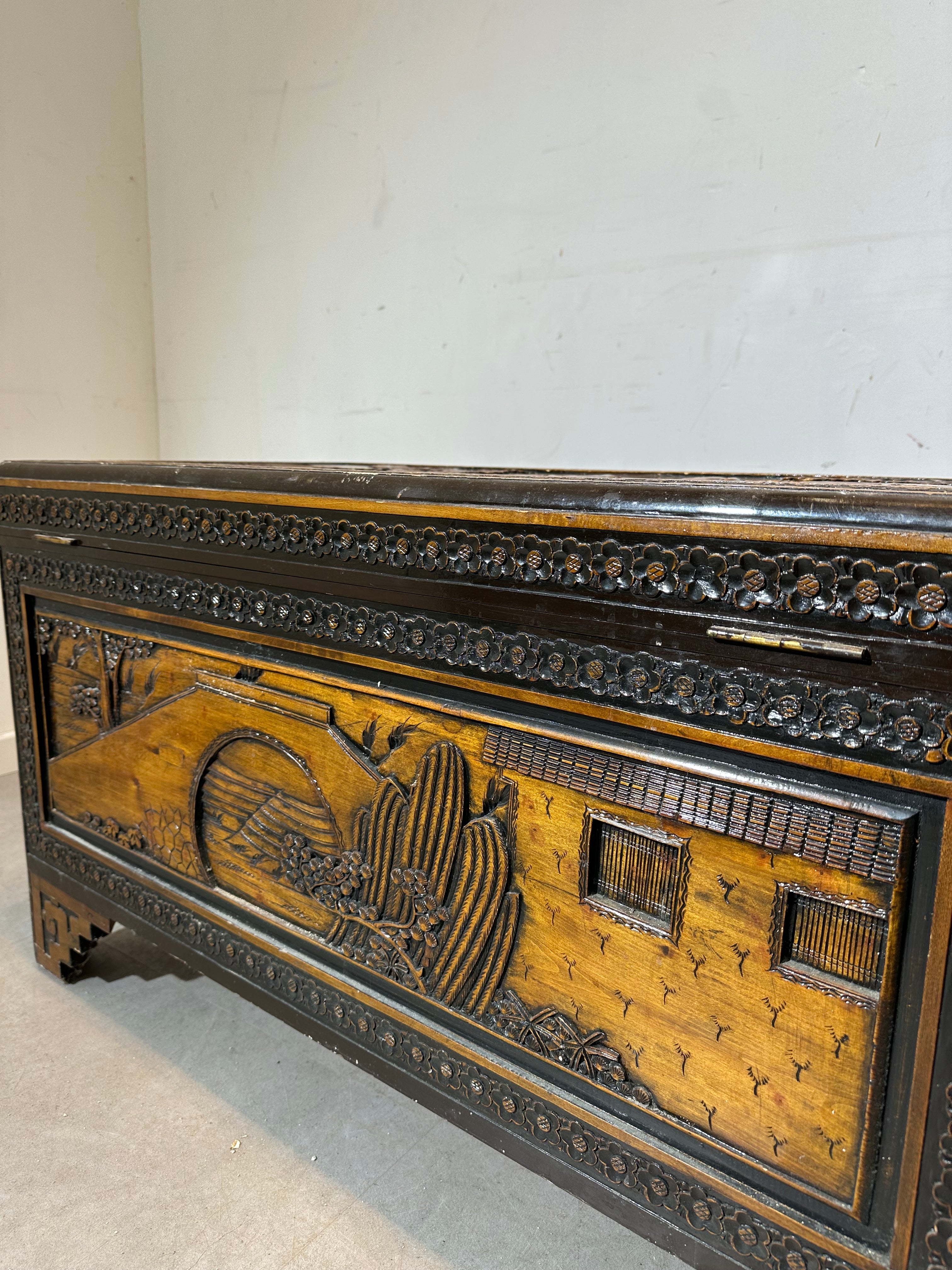 Coffre ancien oriental en bois